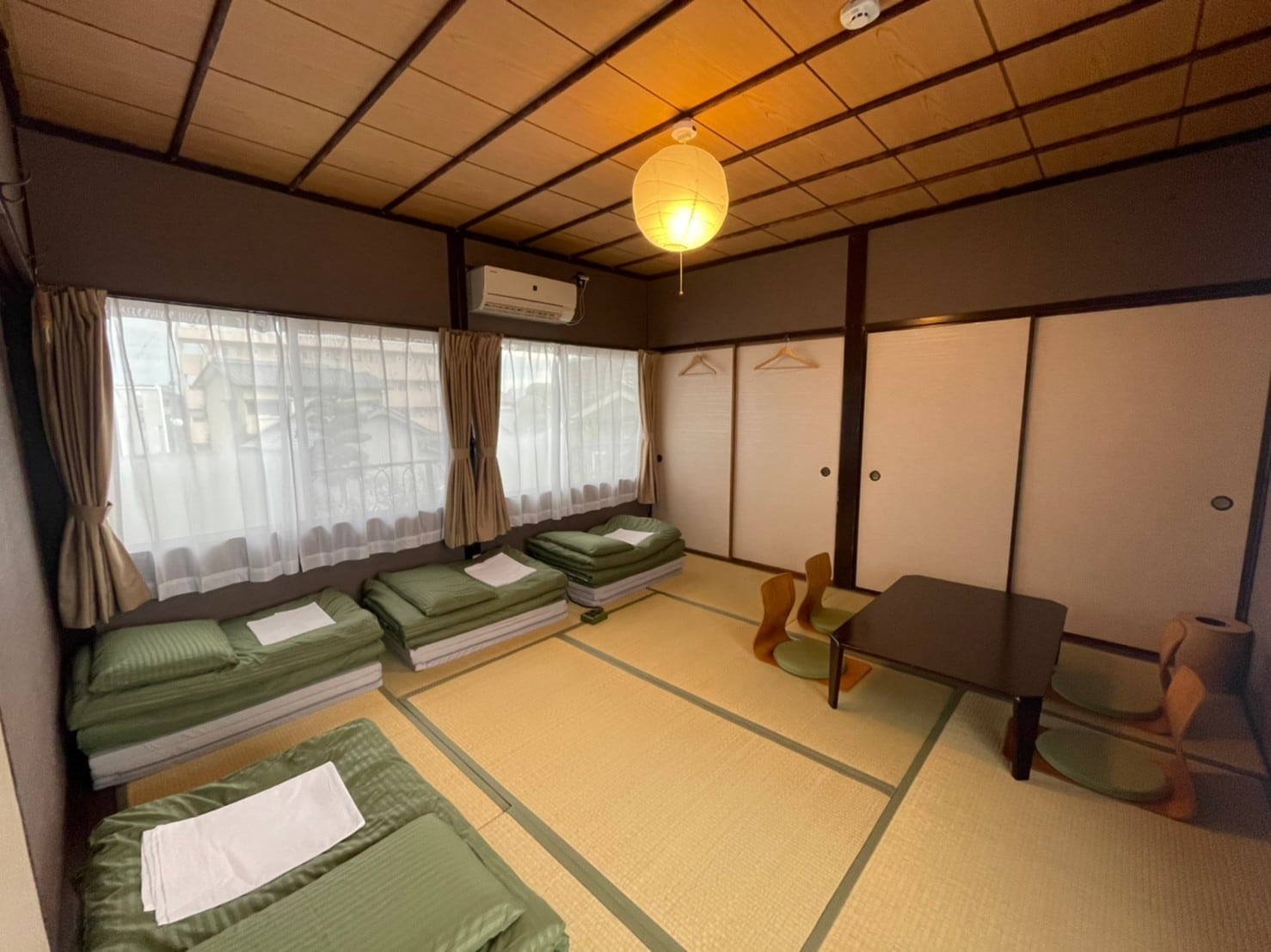 Private room for up to 4 people