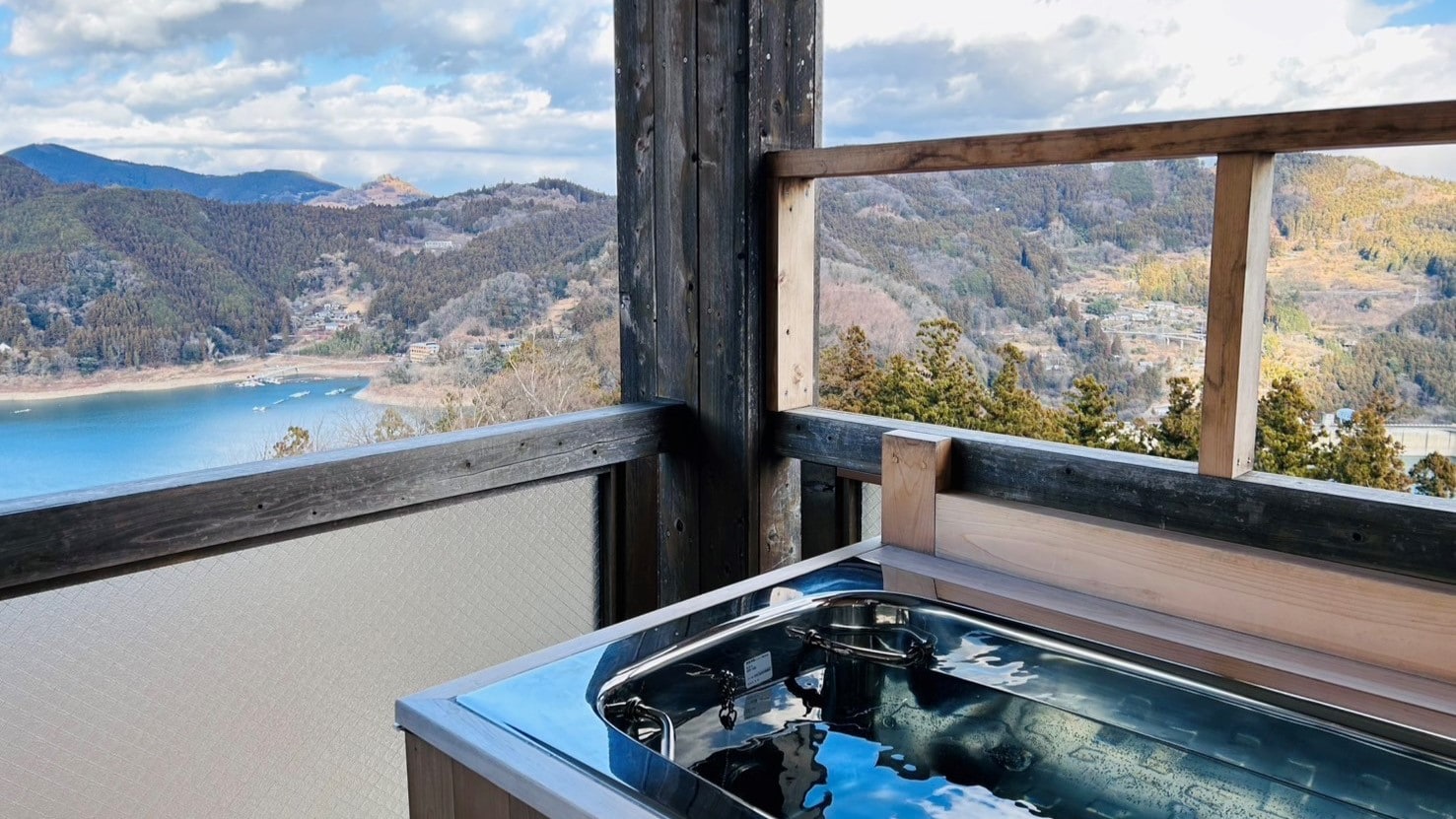 Guest room with open-air bath (image)