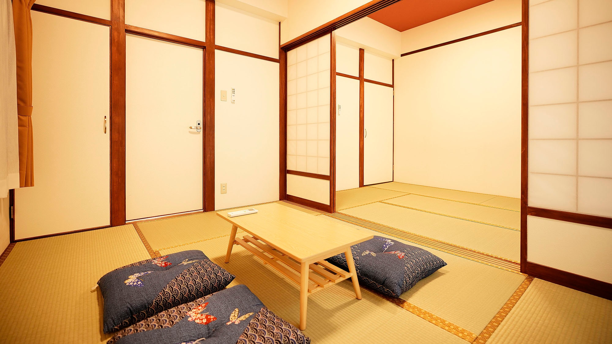 ・Room 201: Two adjoining Japanese-style rooms