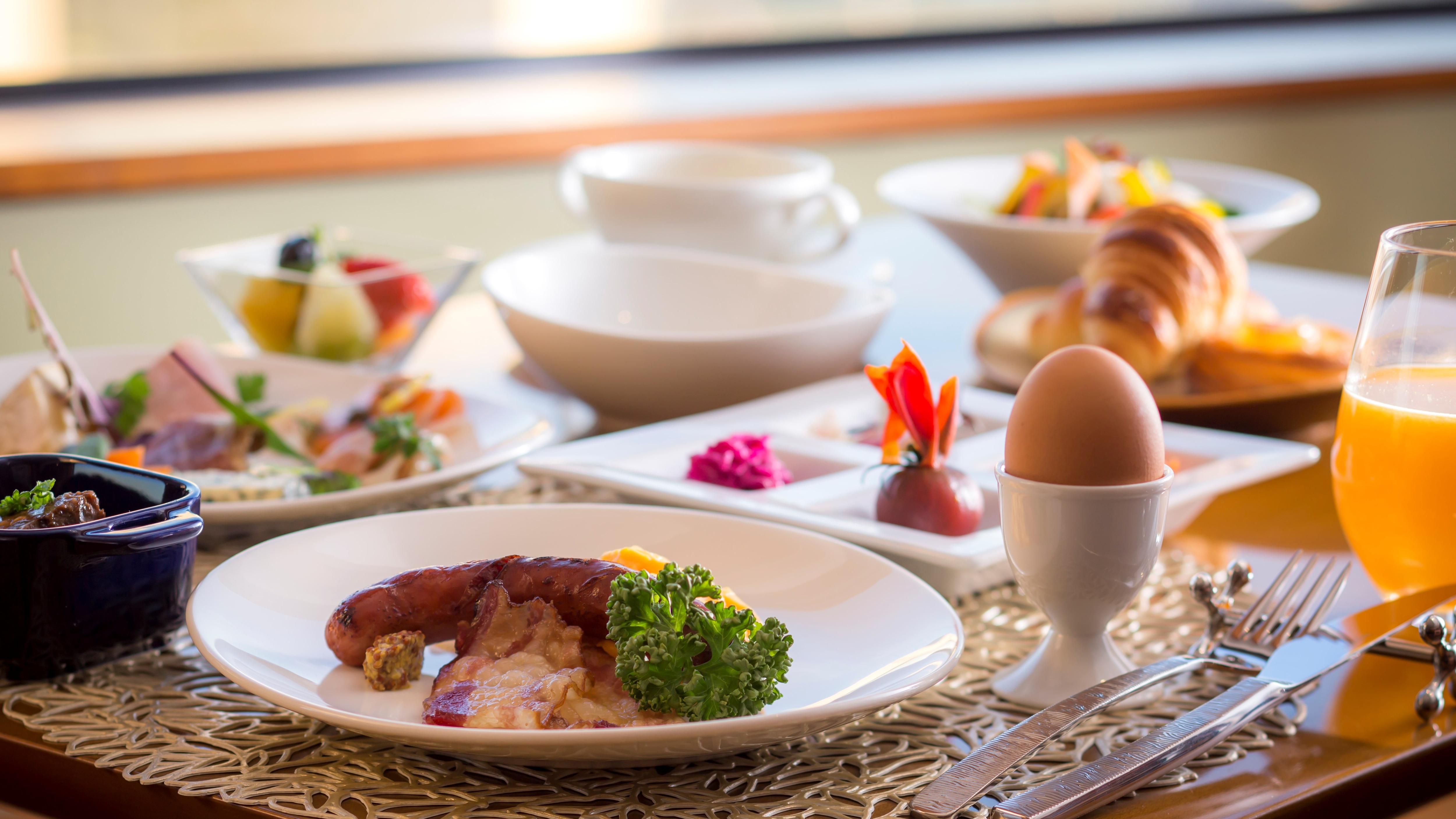 Club lounge breakfast image