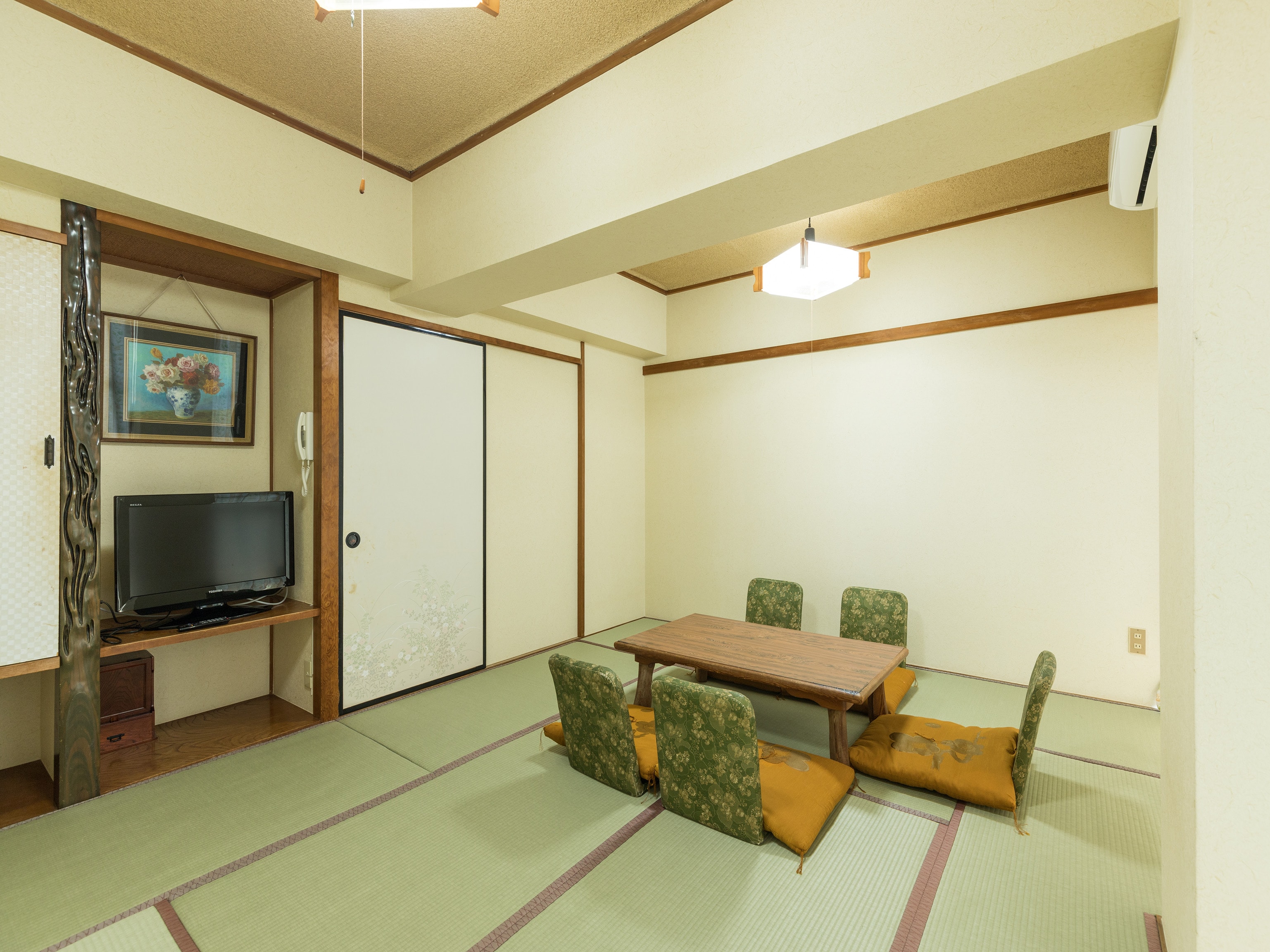 Japanese-style room for 1 to 5 people