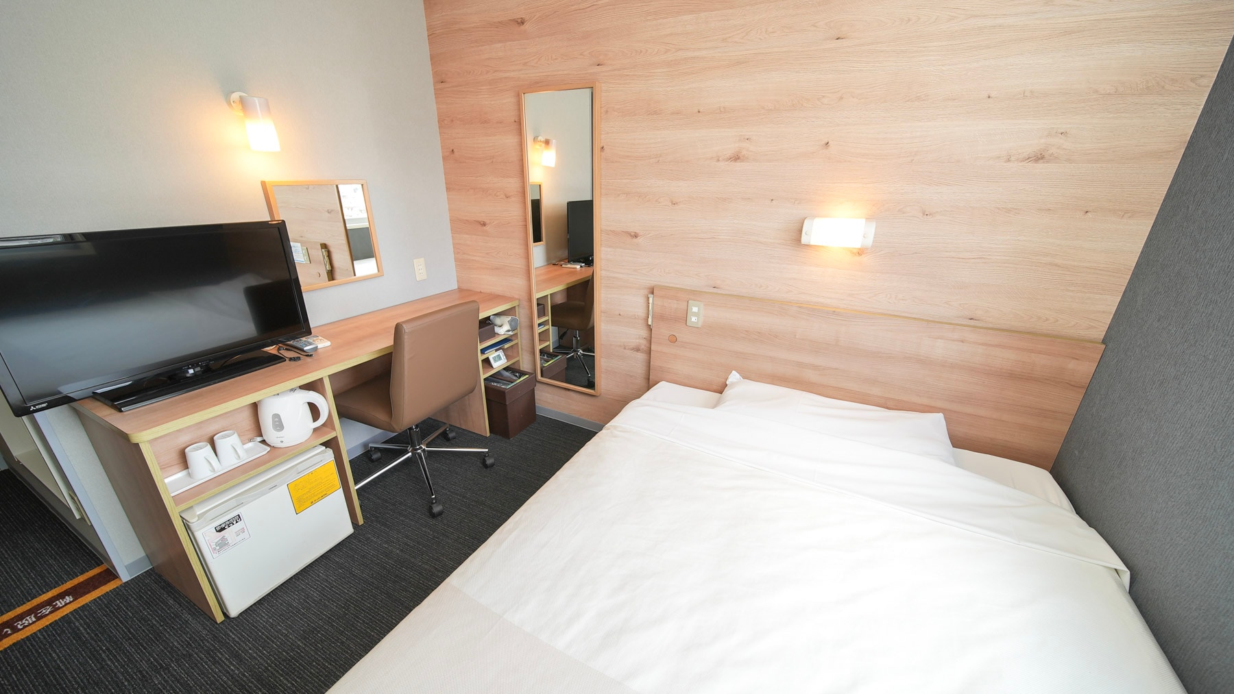 A 150cm wide bed and a mattress with just the right amount of firmness will ensure you a good night's sleep.