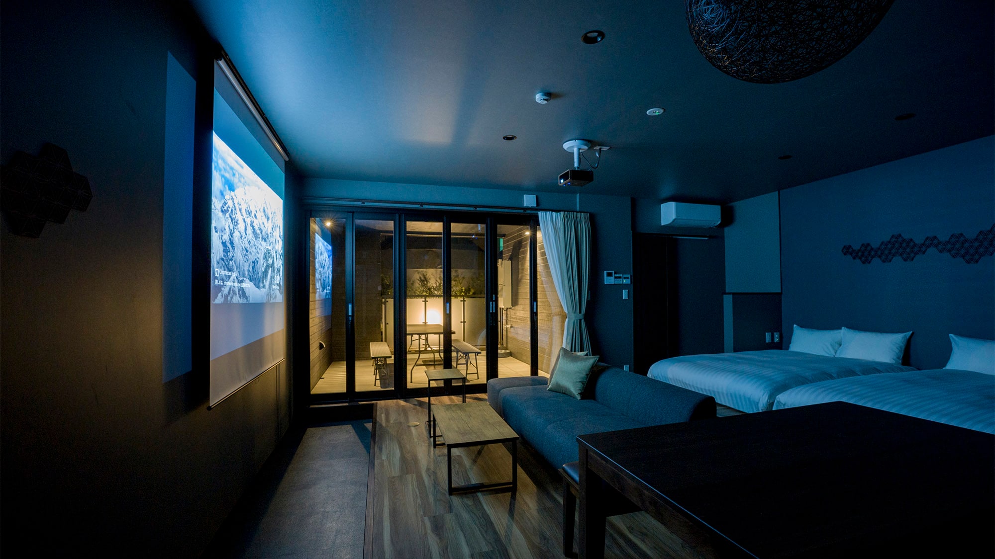 [Example of guest room with a capacity of 4 people] EPSON Home Projector