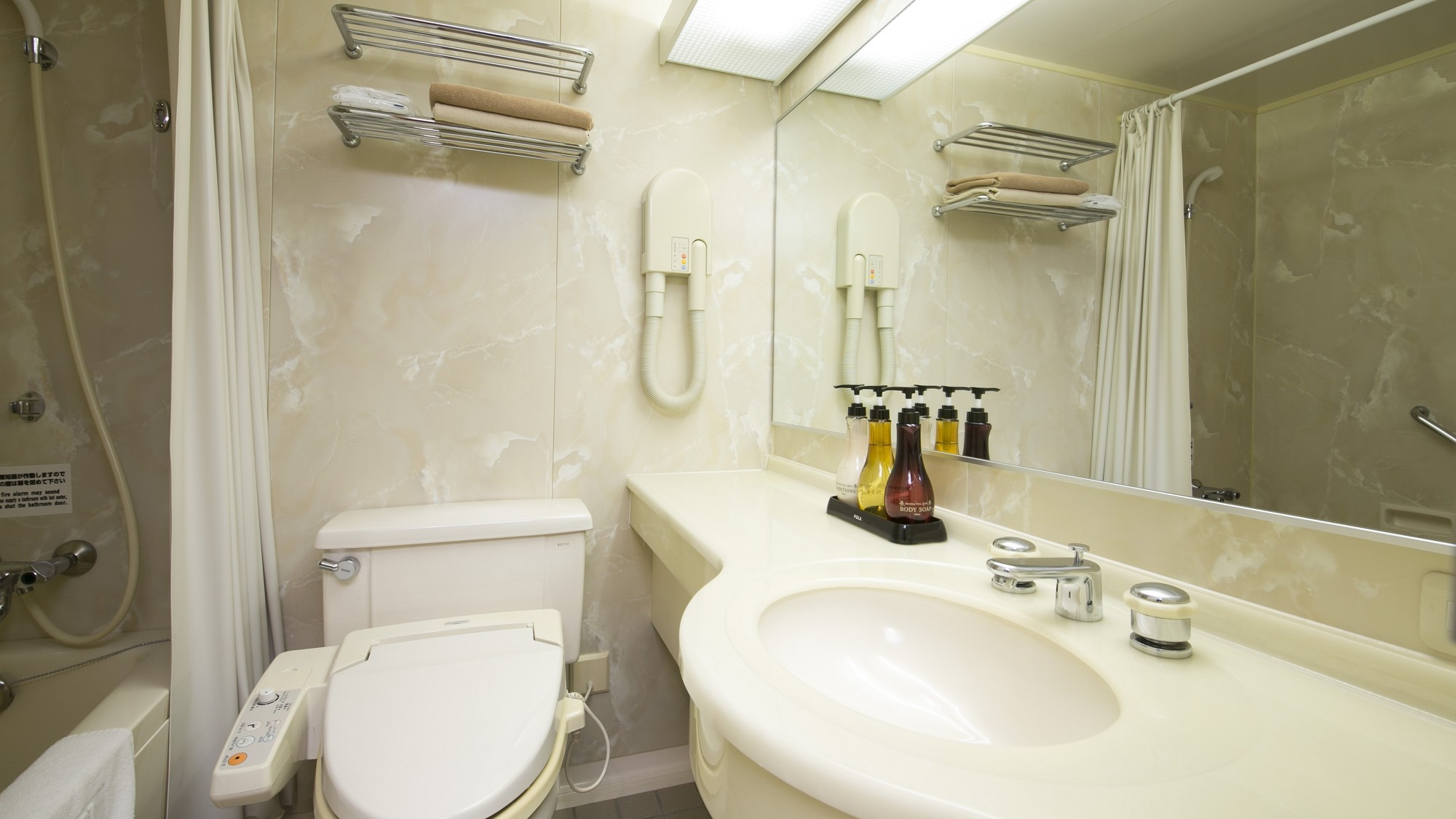 [Standard Twin] Example of bath and toilet (washlet)