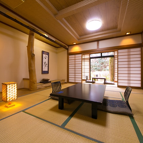 [Example of guest room] A room with elaborate design and a splendid floor pillar. Commitment as Atsugi, which was the production center of wood