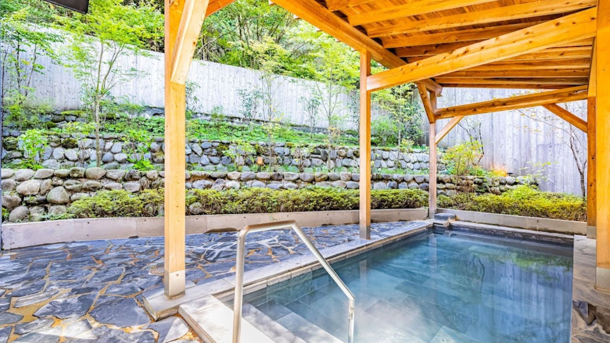 Large open-air bath (example)