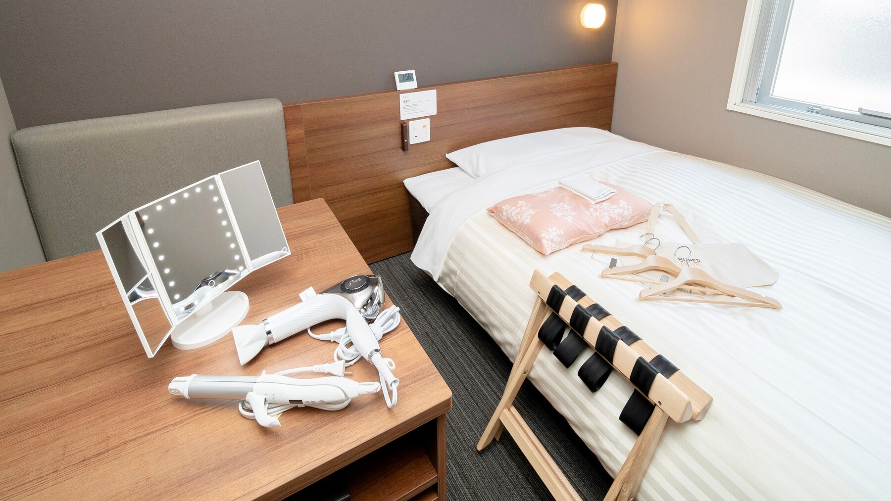 [Smart] We have a full range of amenities to please women.