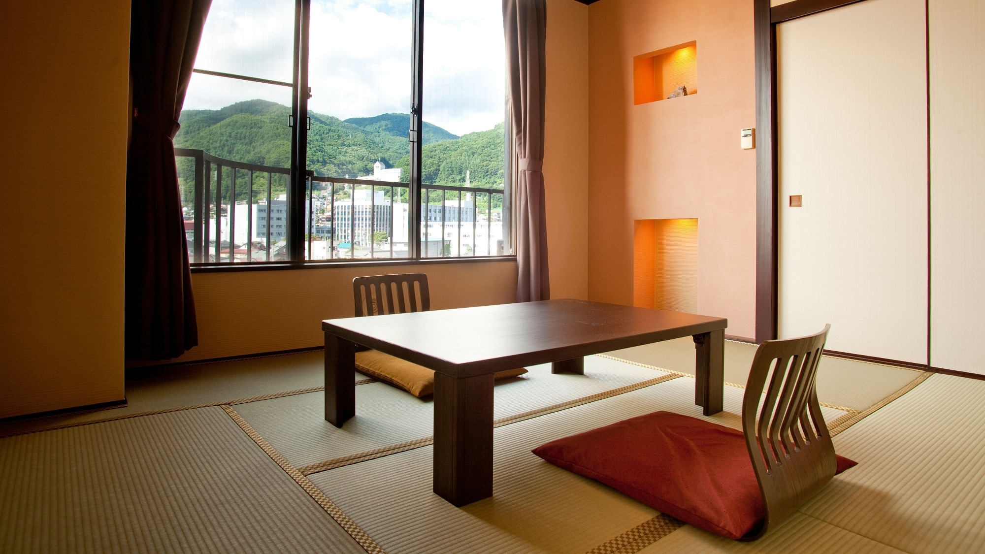 [Aoi-tei ◇ Japanese-style room 6 tatami mats] Mountain side. Enjoy an intimate time slowly in a calm space.