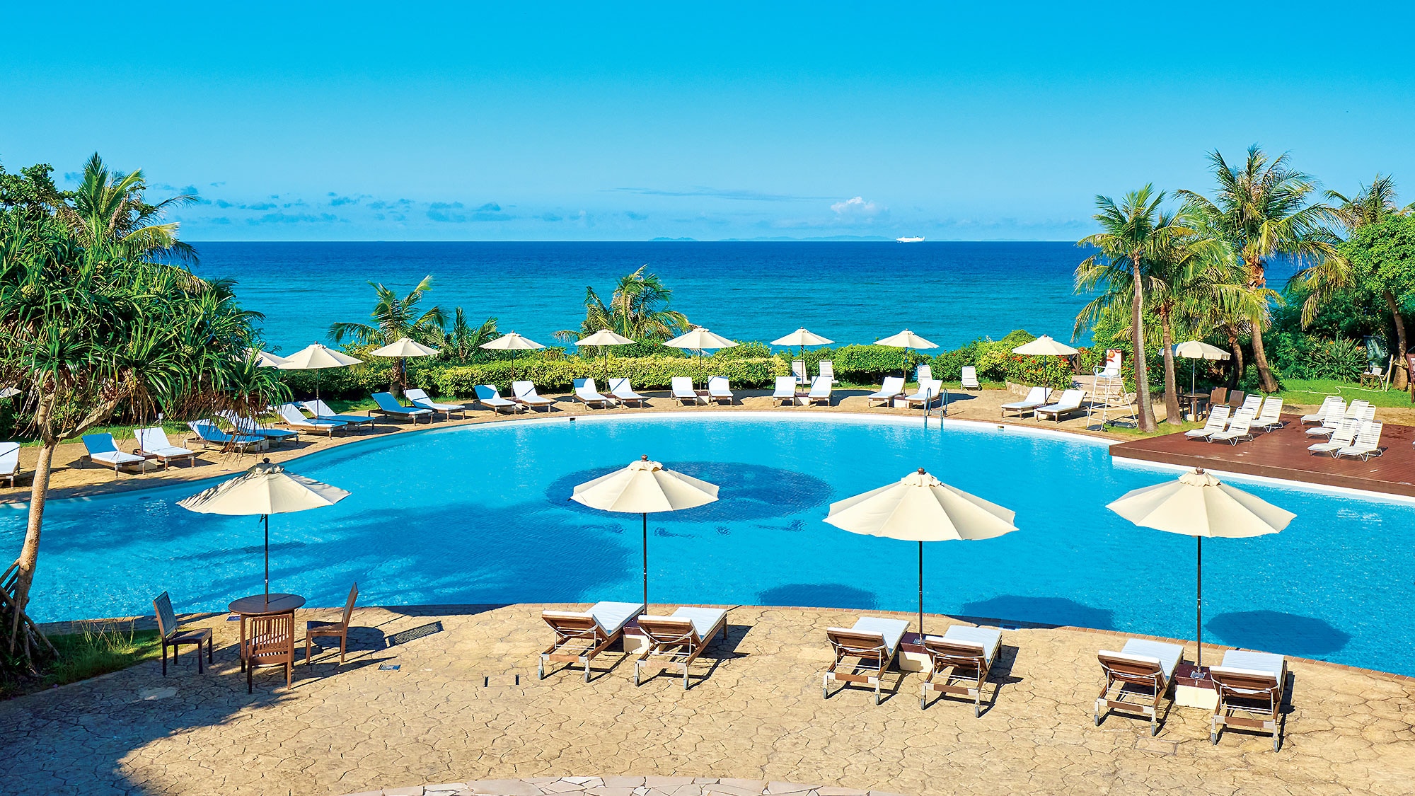 pl_ view of the garden pool and white umbrellas
