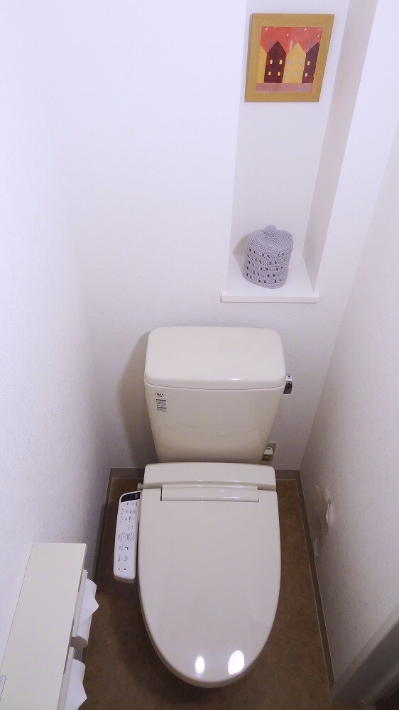 Guest room toilet