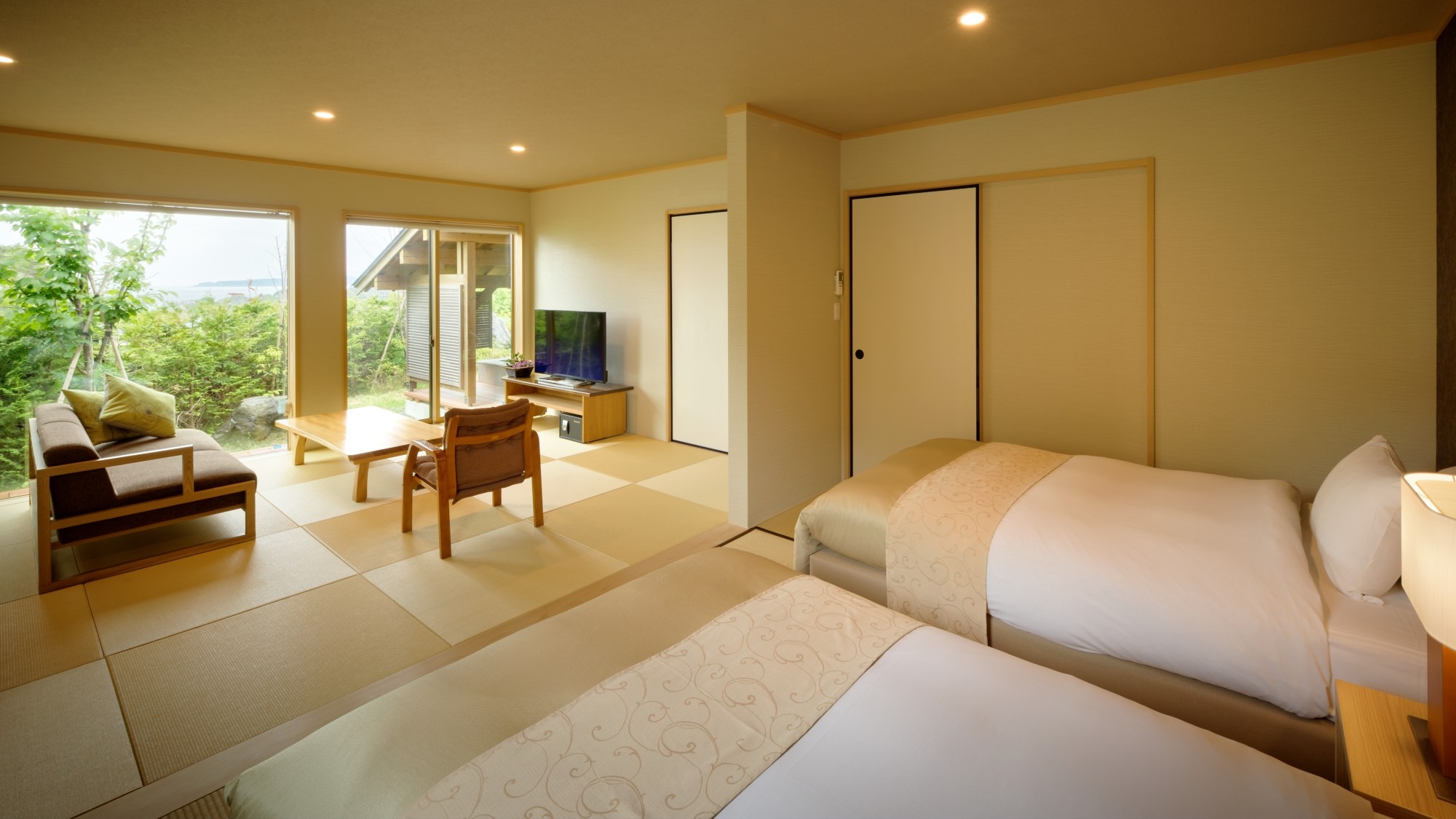 [Away, Saburo's hermitage] 16 tatami mats, a modern Japanese-Western style room with an open-air bath ◆ It is easy to come and go because it is connected to the bedroom.