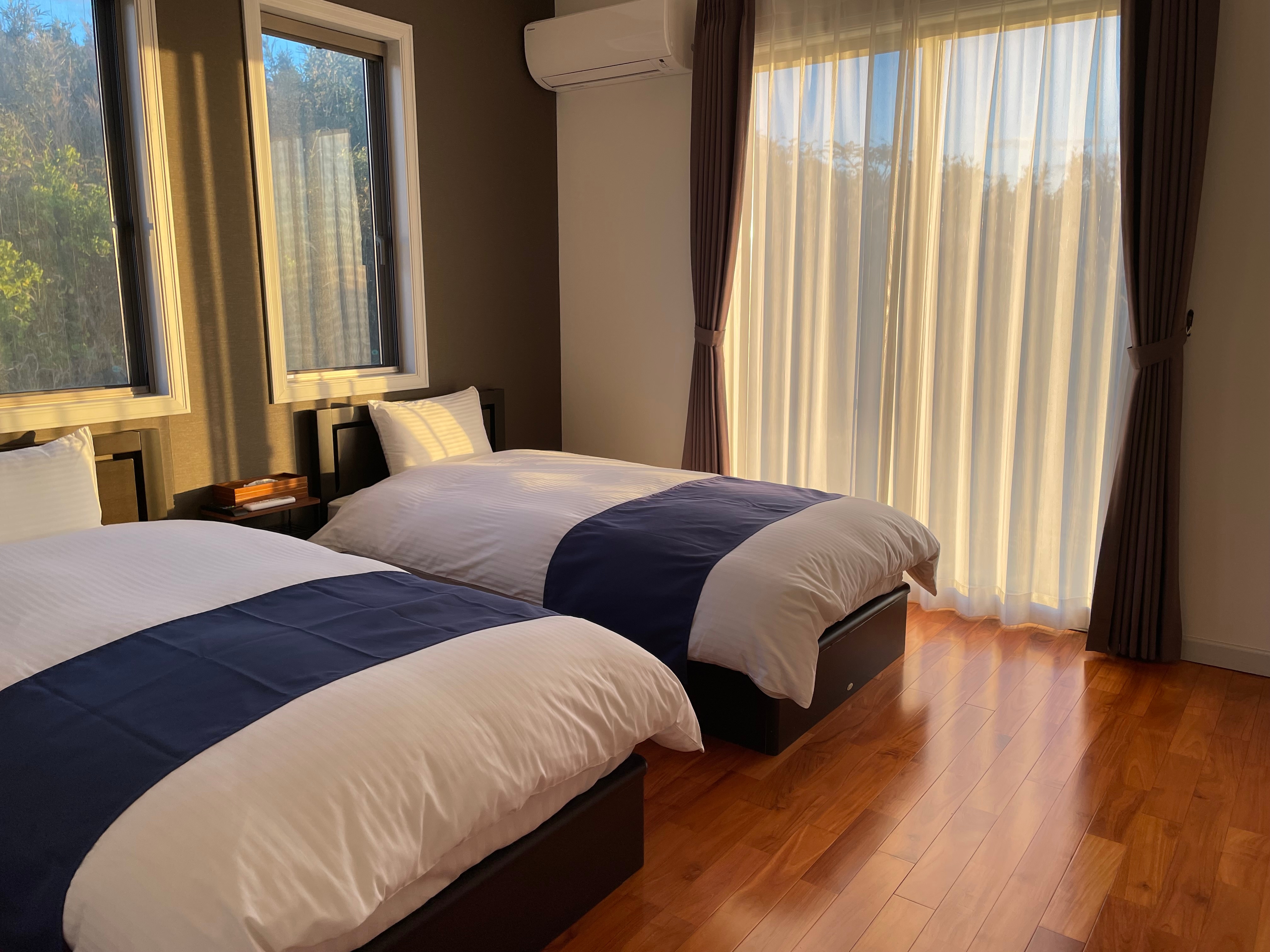 Western-style twin room (extra bed available)