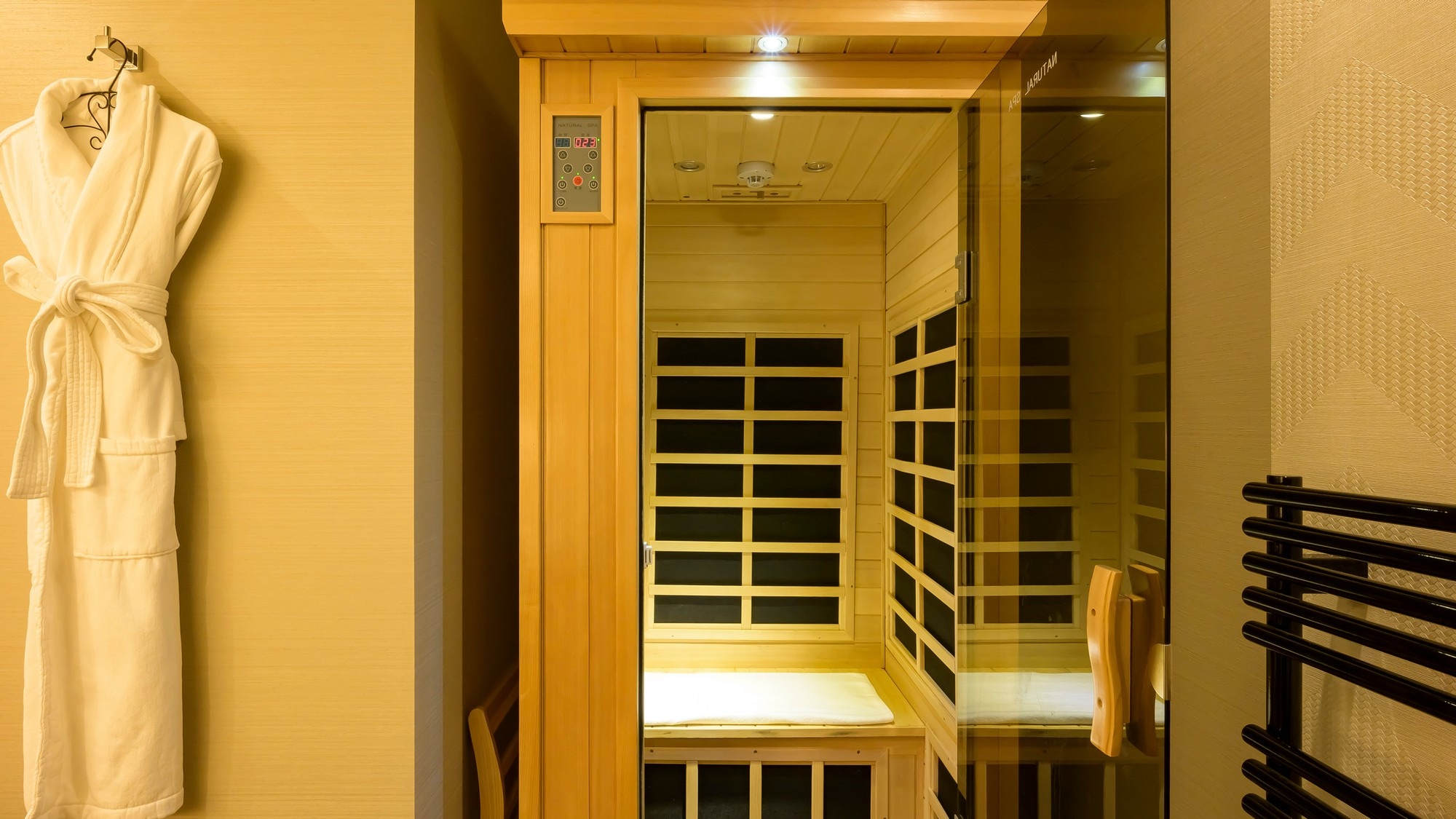 [Suite room with semi-open-air bath and sauna] The only room in our hotel with a sauna.