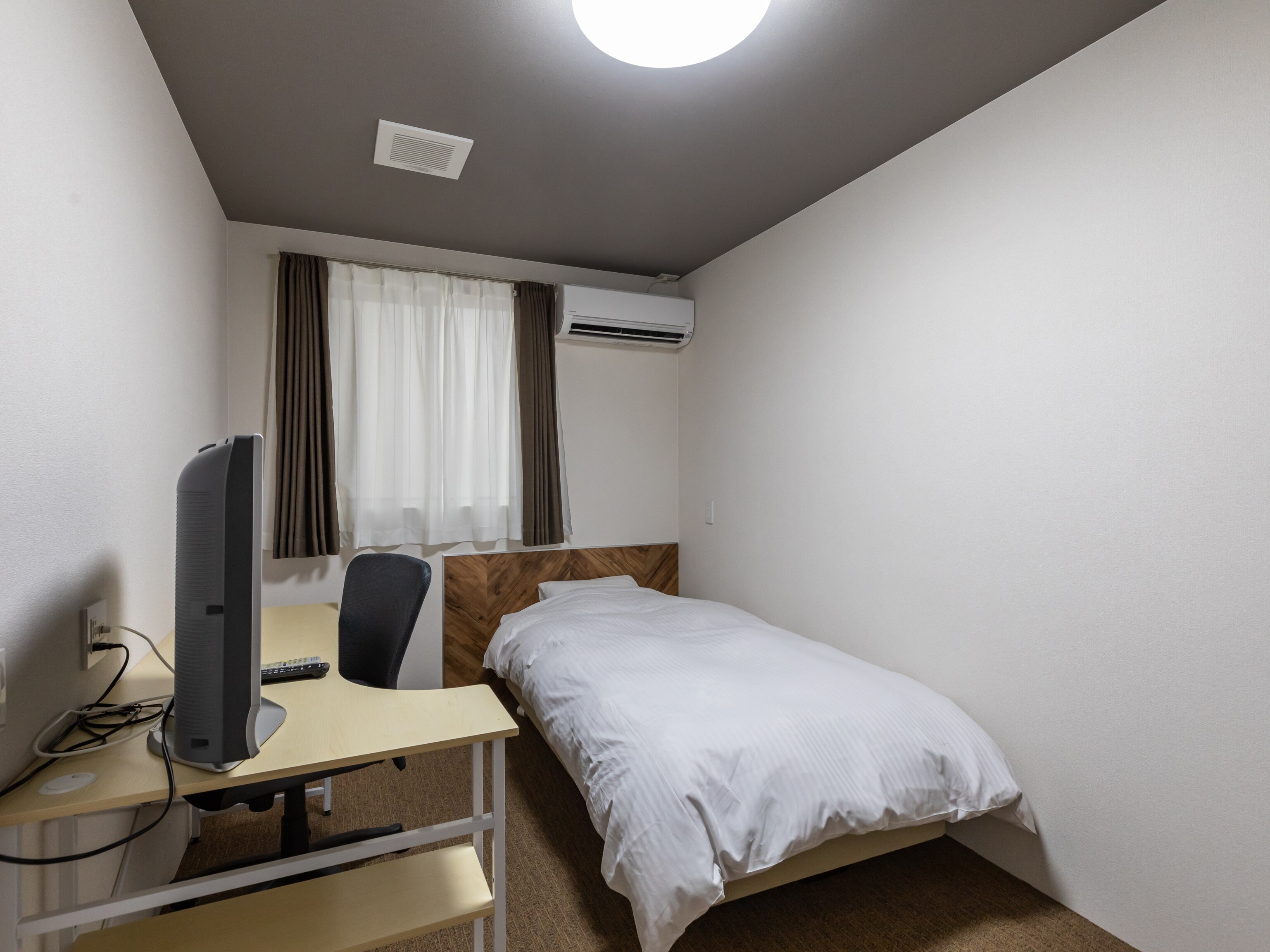 [Dilarang Merokok] Kamar single (kamar mandi dan toilet bersama)