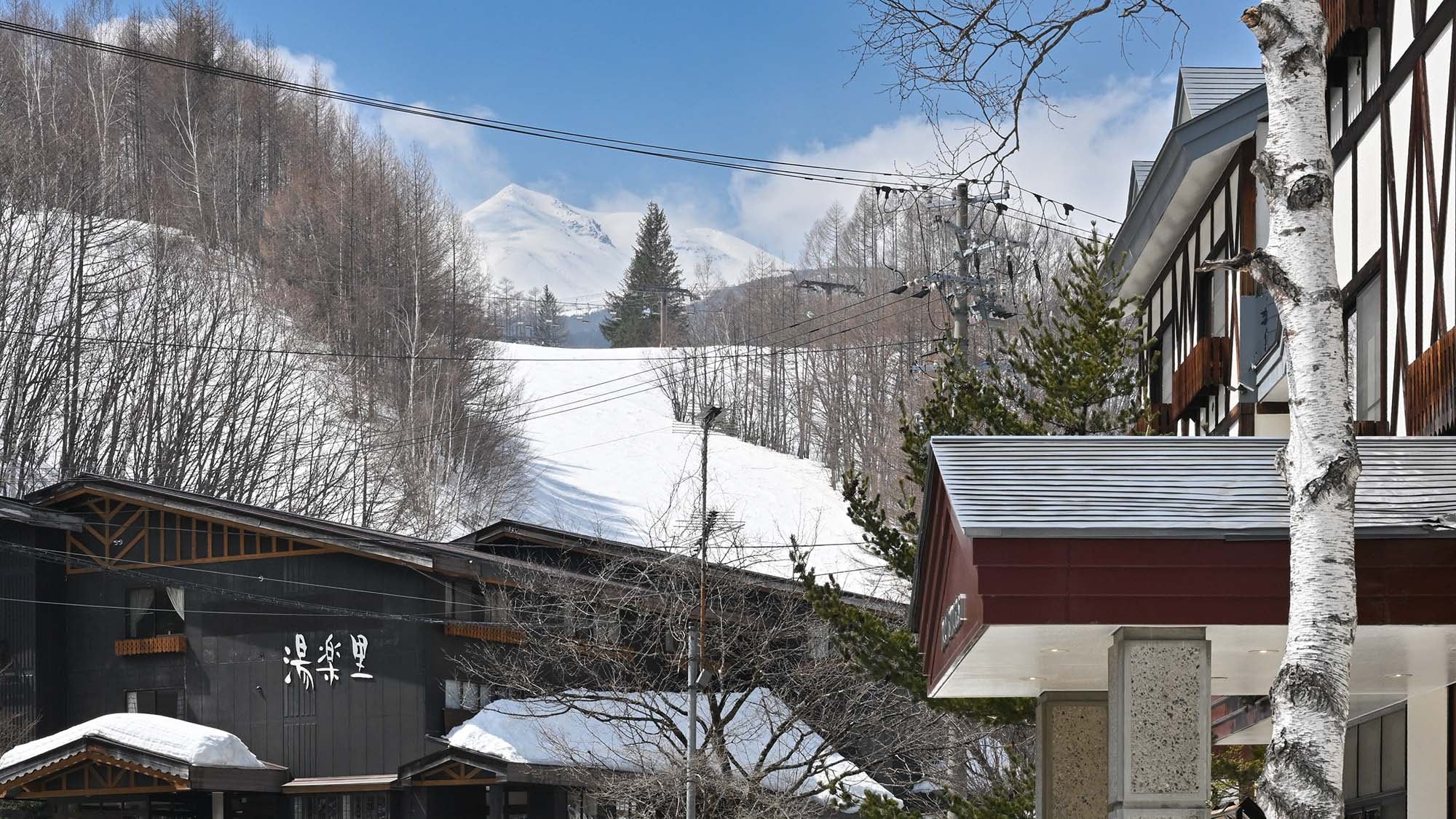 ・[Di sekitar hotel] Lereng ski berada di dekat sini. Nikmati perjalanan yang penuh dengan bermain ski dan seluncur salju.