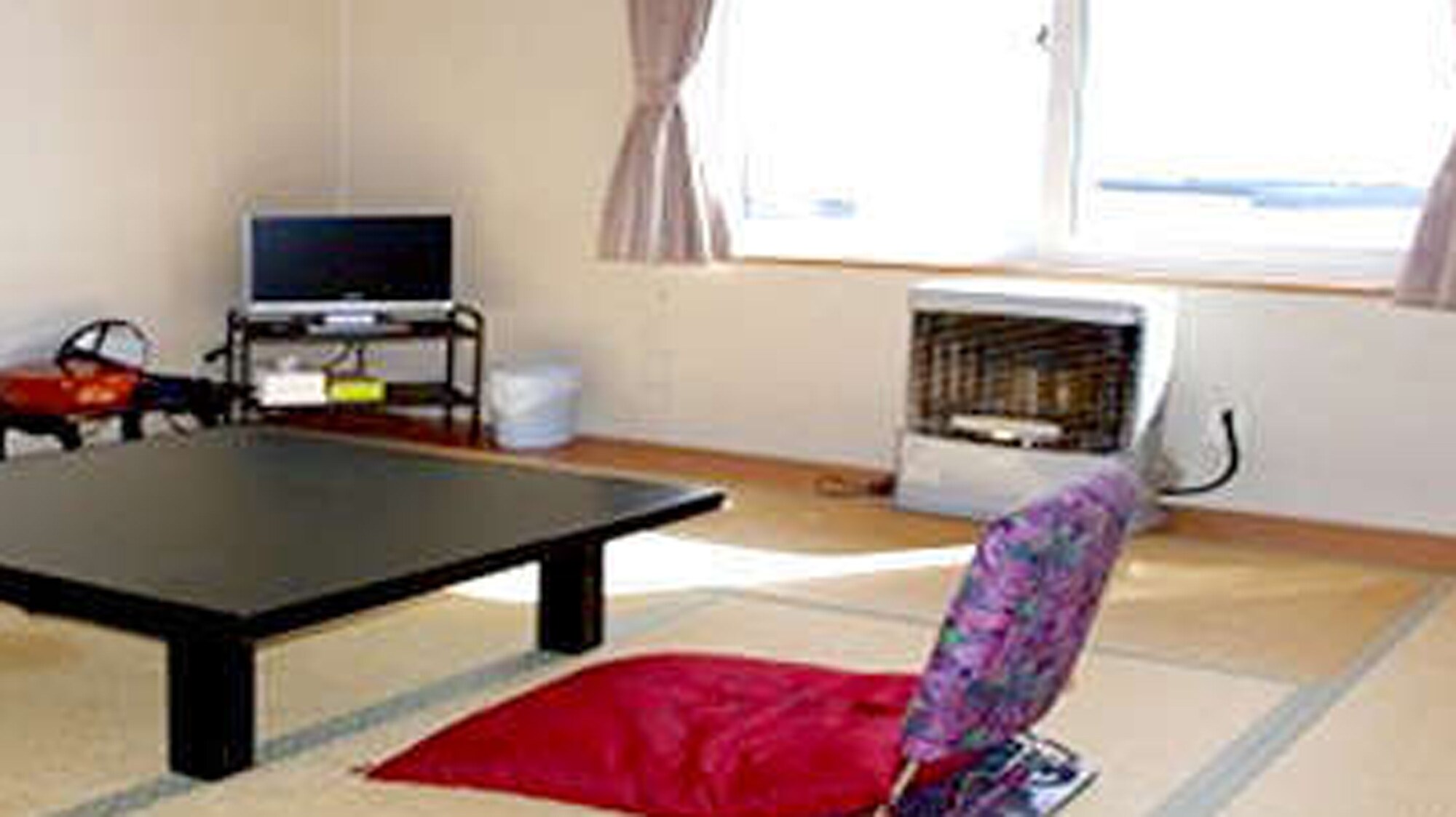 *Japanese-style room (example) Please relax in the tatami room.