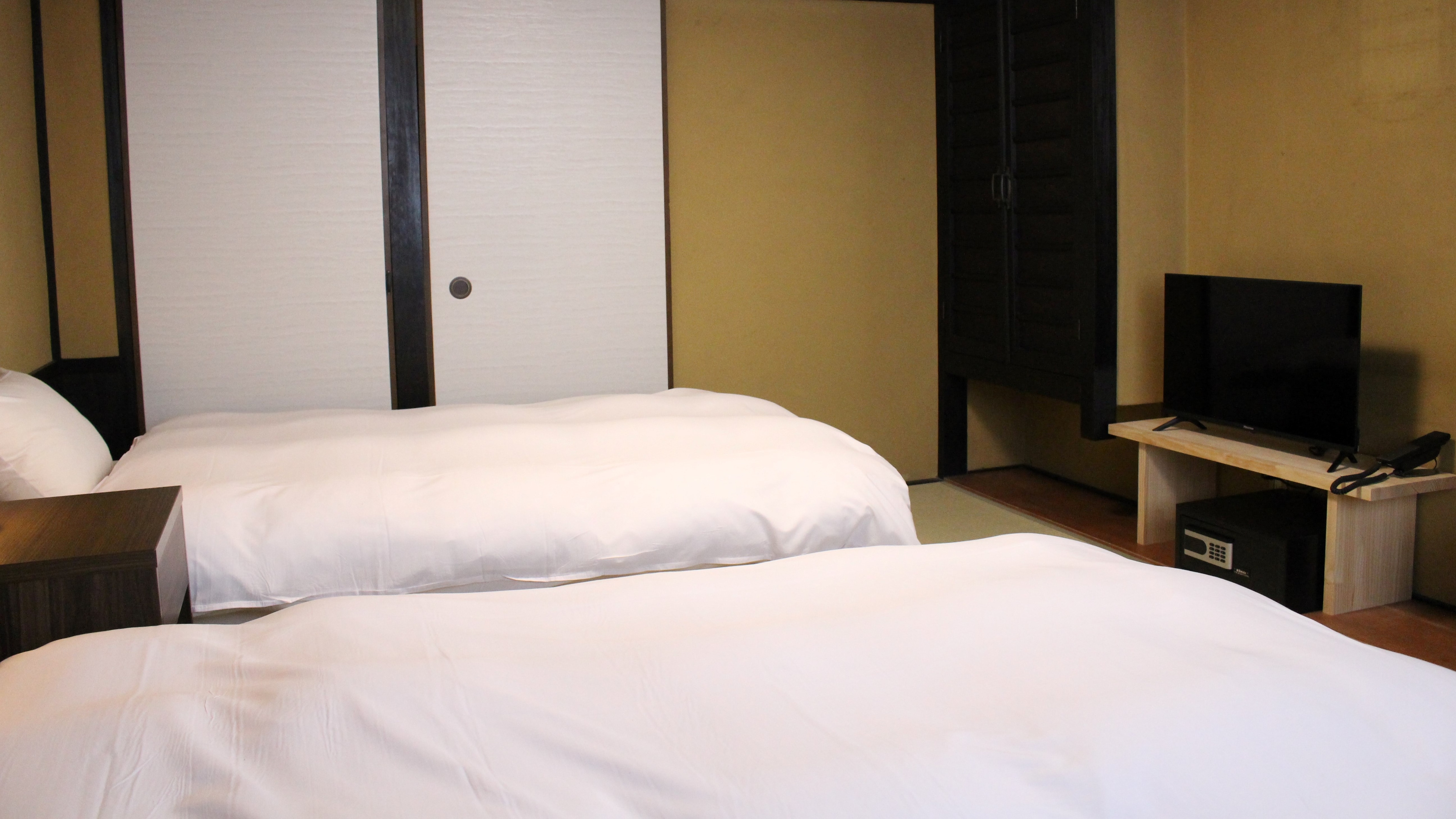 Japanese-style room 8 tatami twin