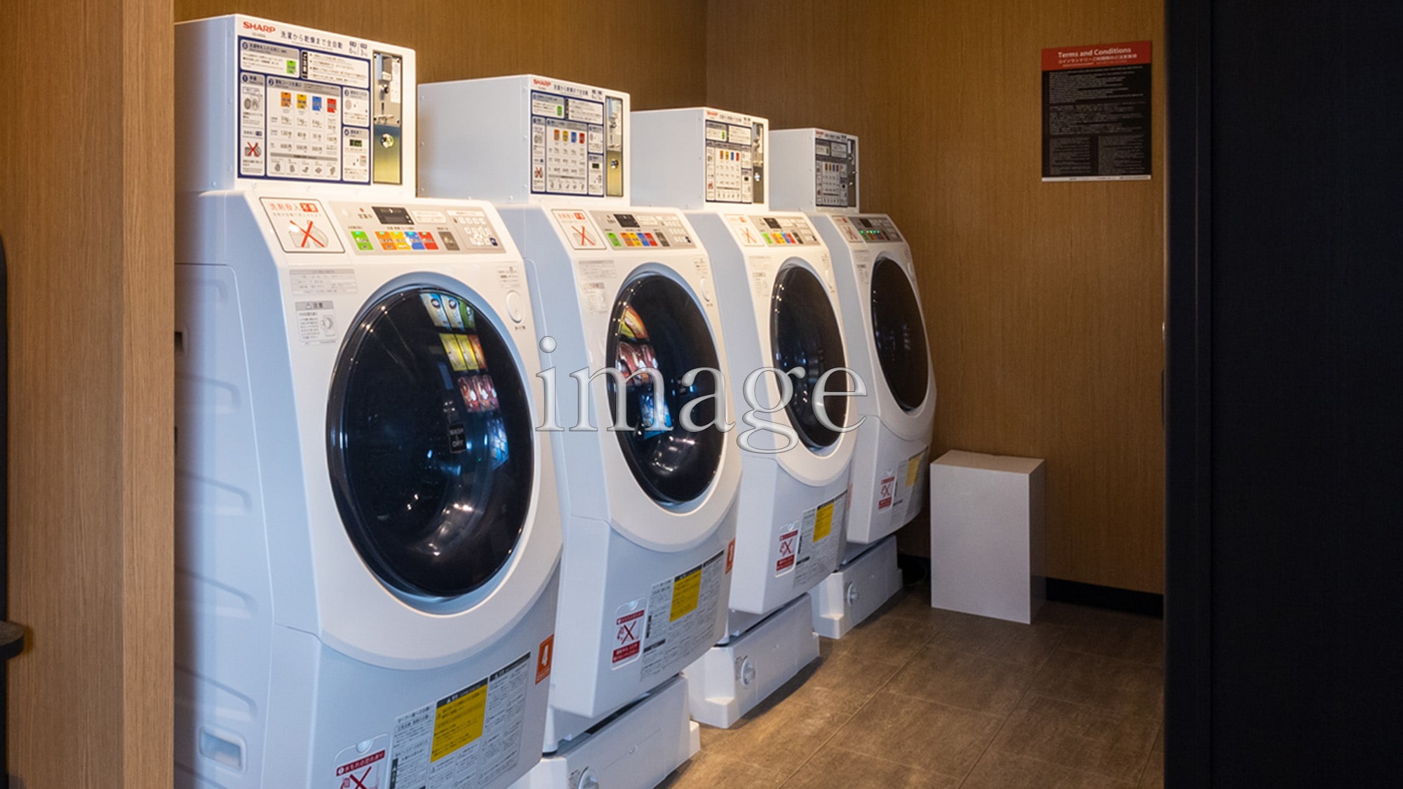 ■ 自助洗衣店（圖）