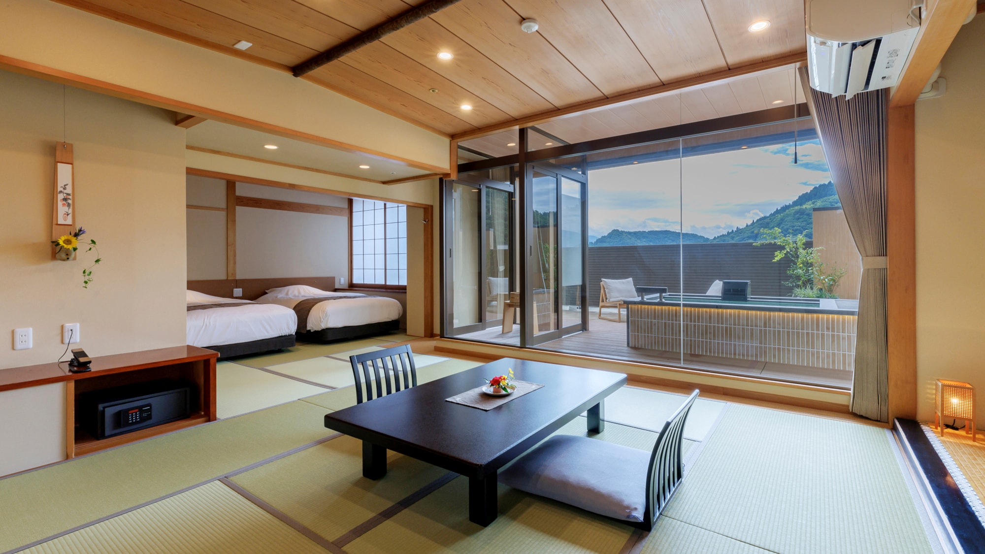 設有屋頂露天浴池的客房
