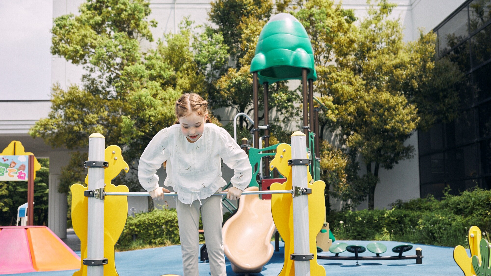 [Ruang anak luar ruangan NASOBO] Peralatan bermain yang menyenangkan seperti peralatan atletik anak-anak dan perosotan panjang