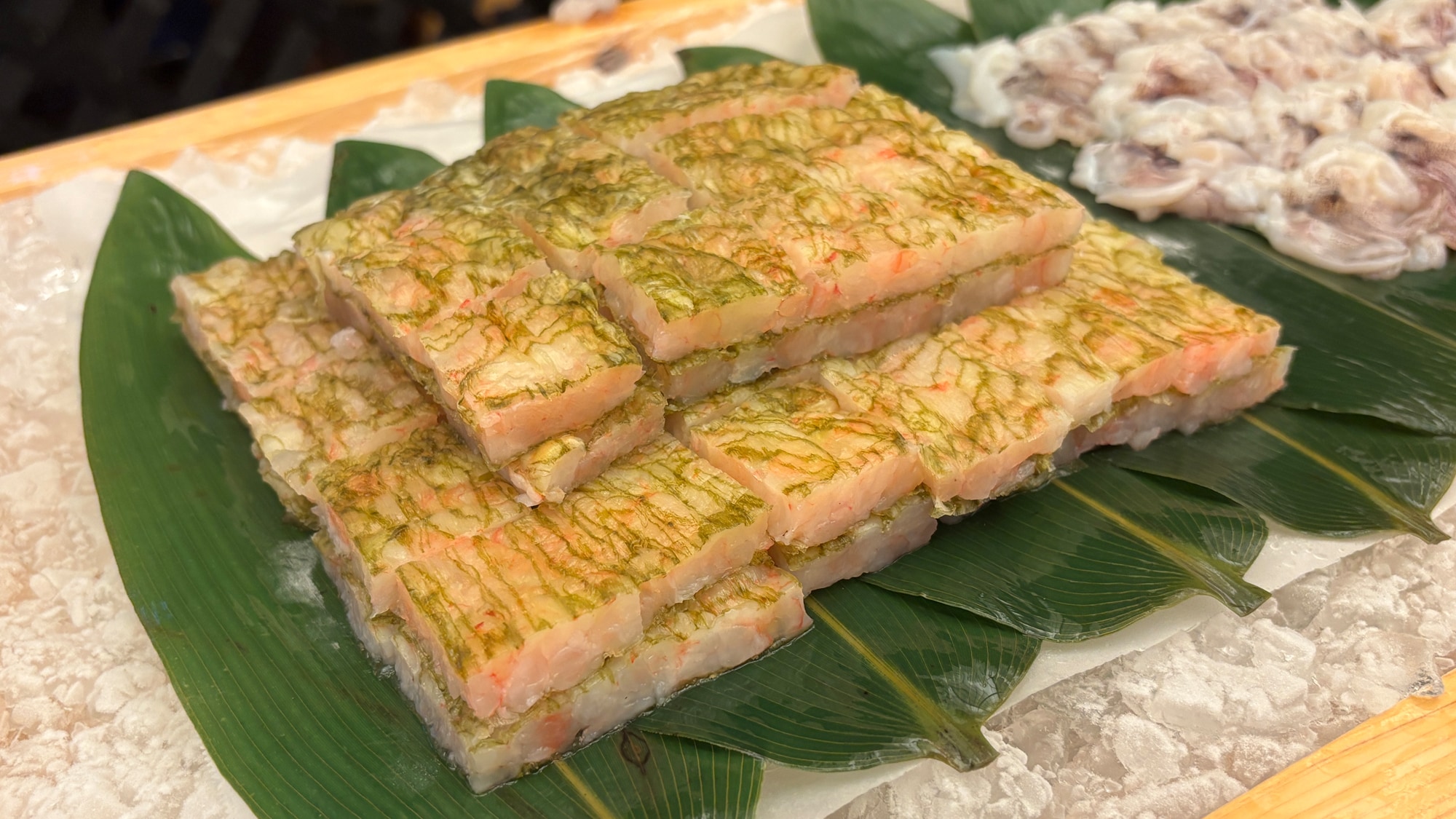 【早餐自助餐範例：昆布醃製甜蝦】昆布海藻中的麩胺酸使其具有黏稠、濃鬱的口感。