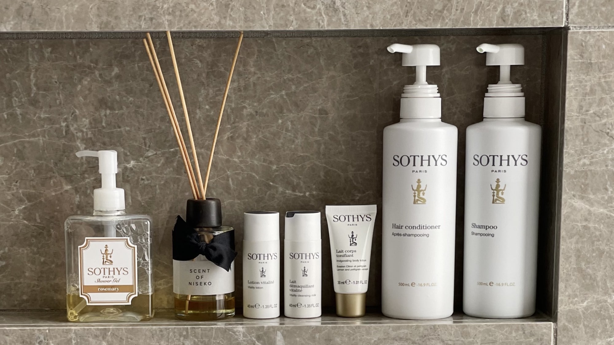 ◆ Guest room amenities are French luxury brand "Sotis". Hotel original soap in collaboration with local sake brewery.