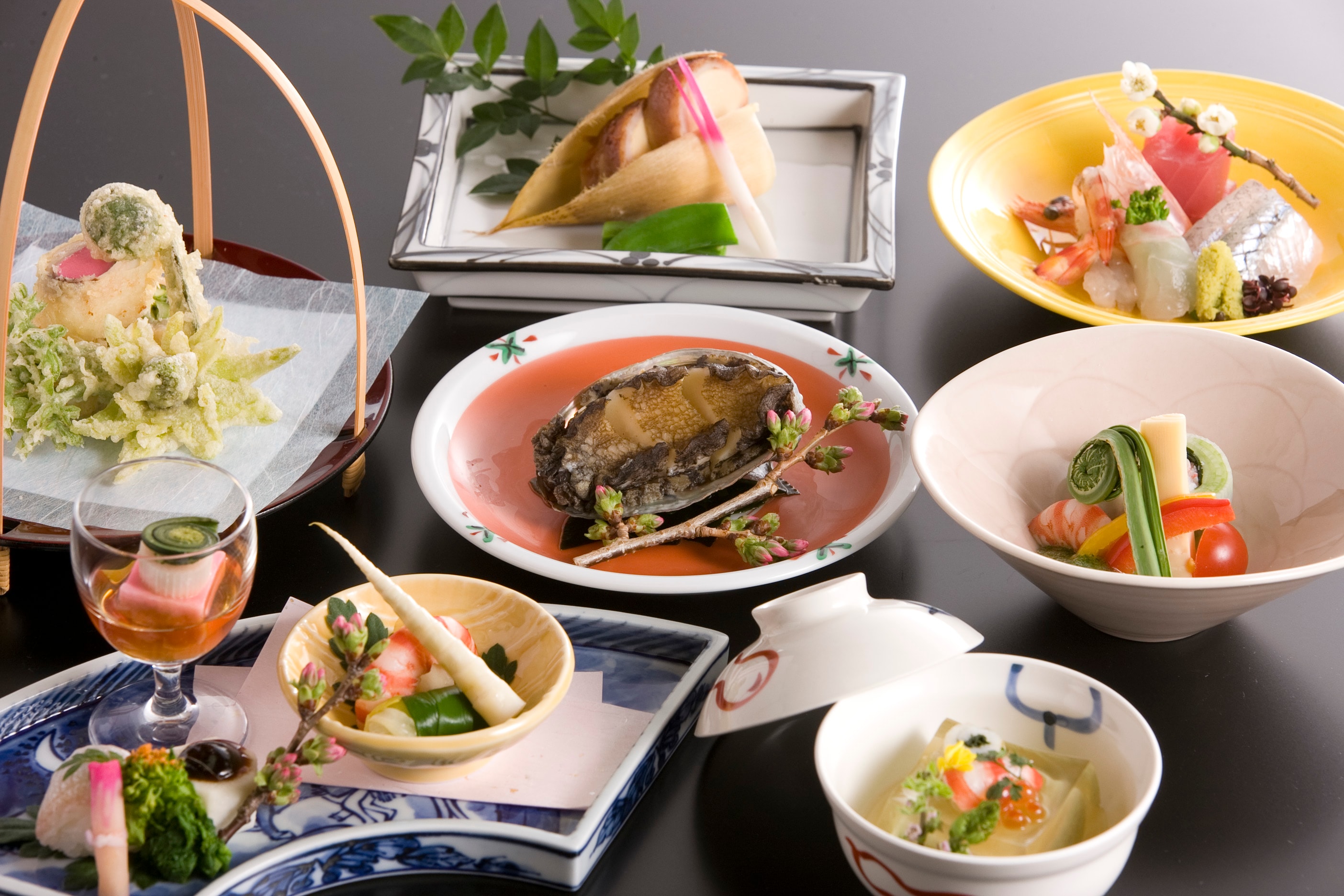 Seasonal Kaiseki (image)