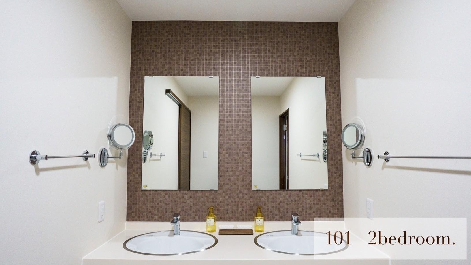 101: Convenient for getting ready in the morning! There are two sinks.