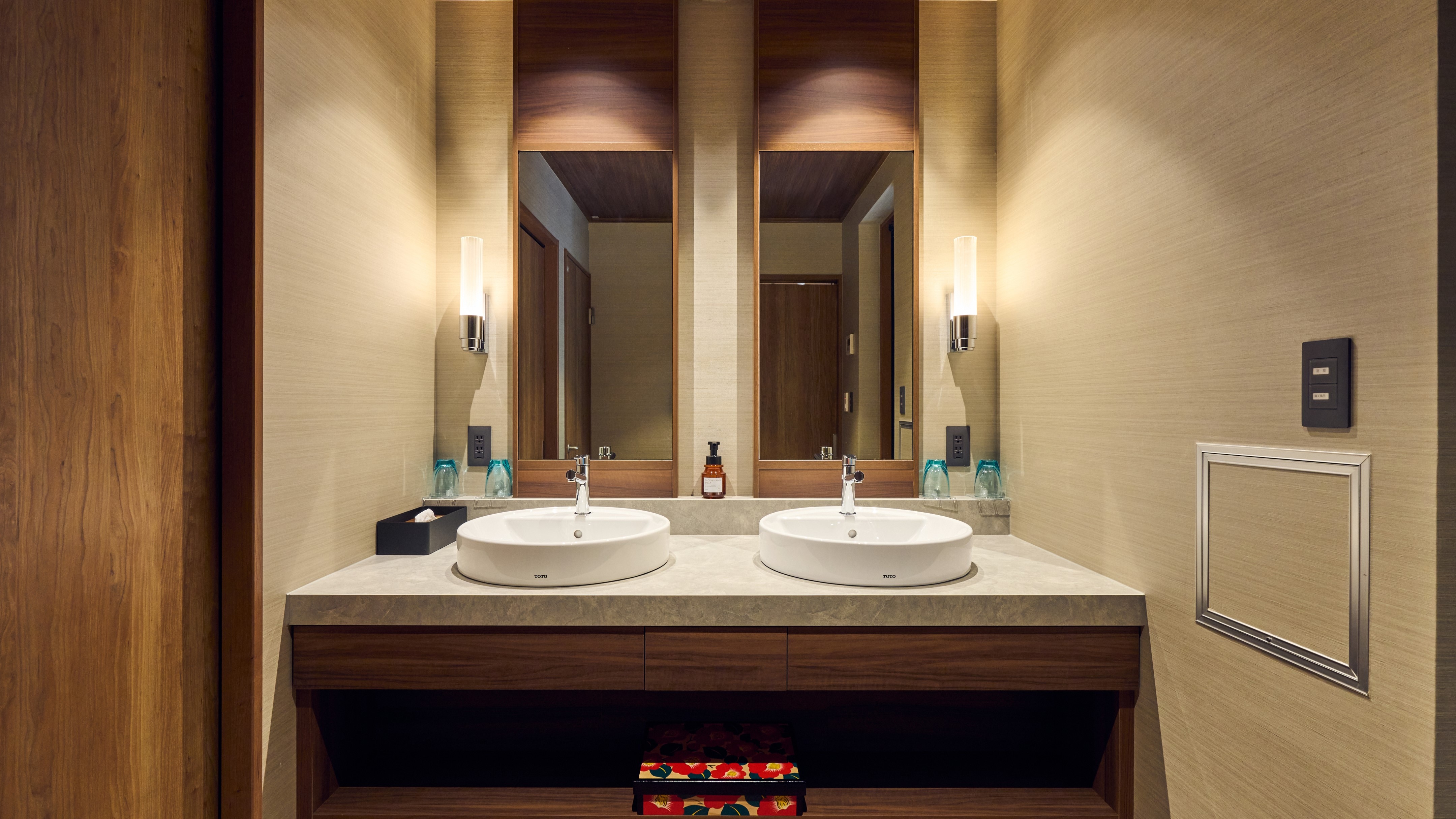 Japanese-Western room with open-air stone bath [Yamaoki] Washbasin