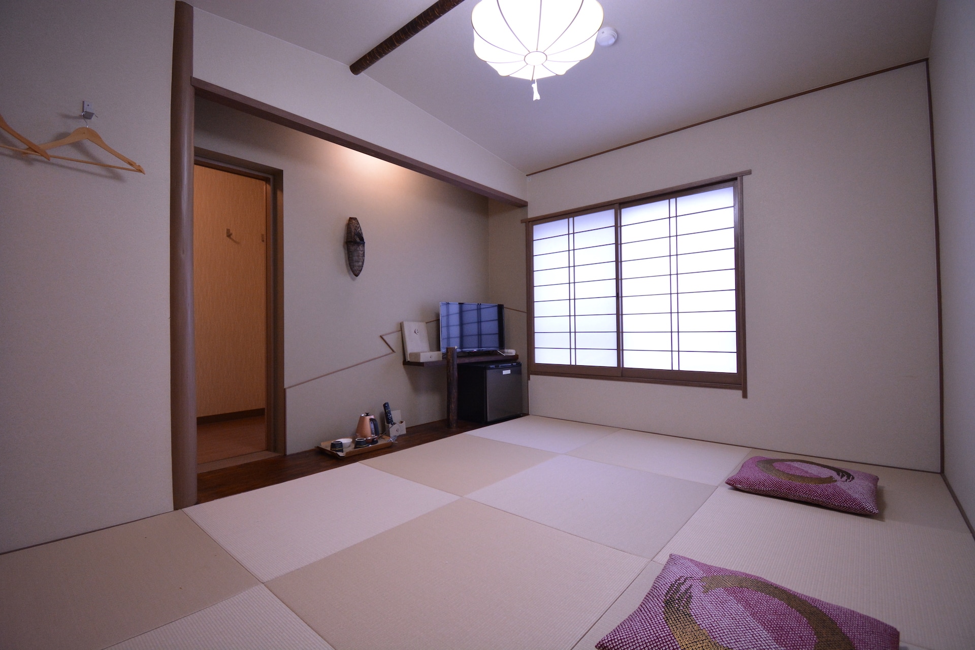 Room 203 [Capacity 1-2 people]