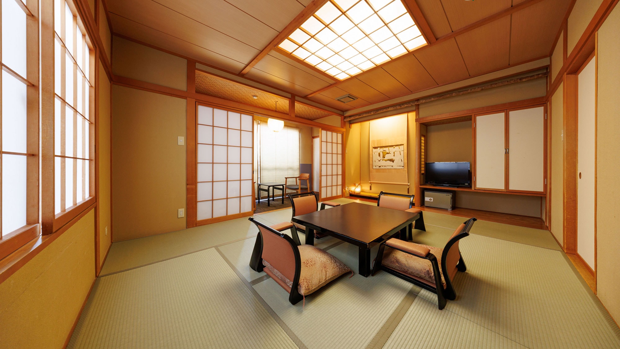 [Japanese-style room with 10 tatami mats] A spacious Japanese-style room with a bathroom - an example