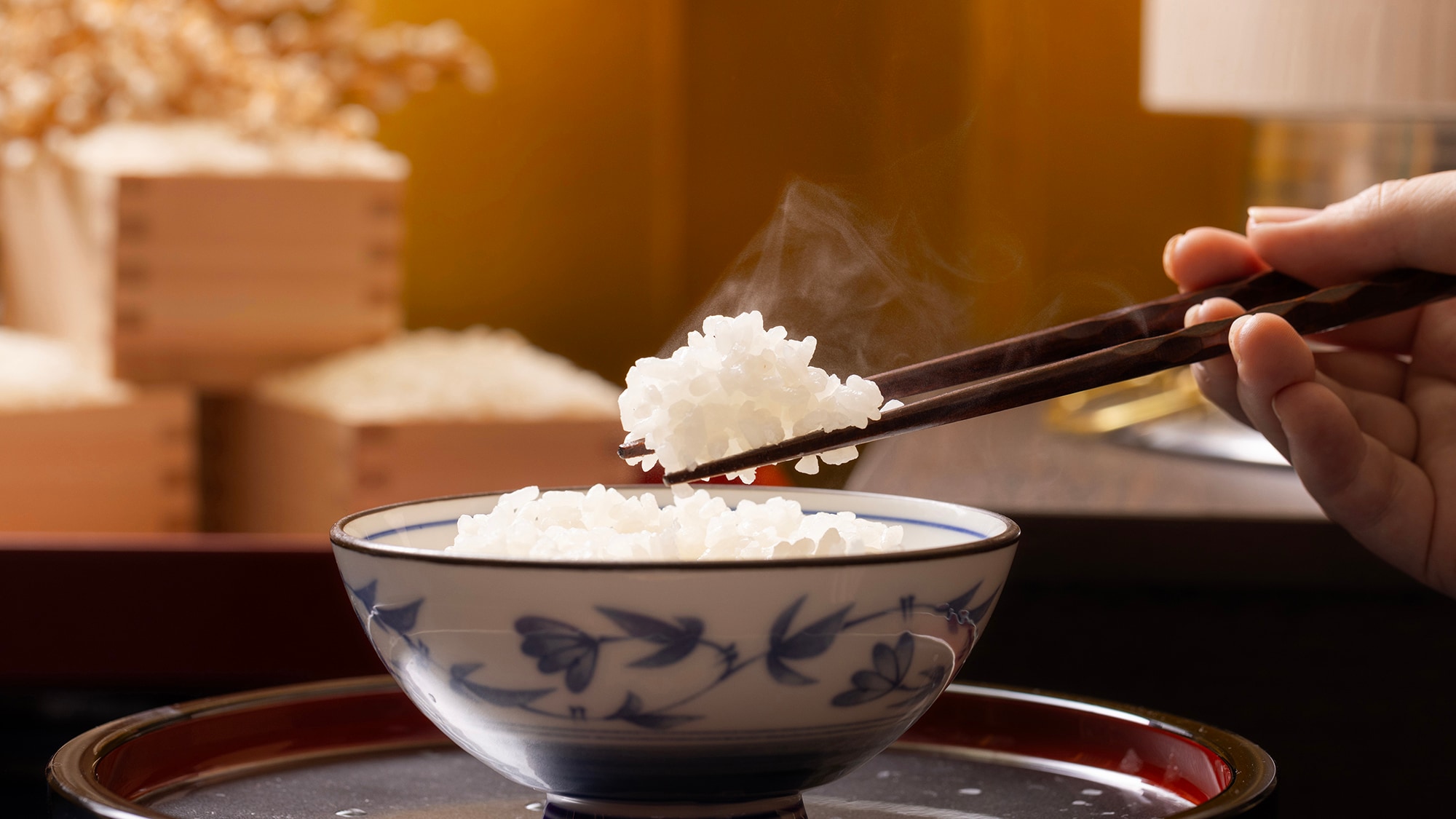 [Breakfast] Koshihikari rice grown by hotel staff at a local contracted farm, which is planted and cooked deliciously in a large kiln.