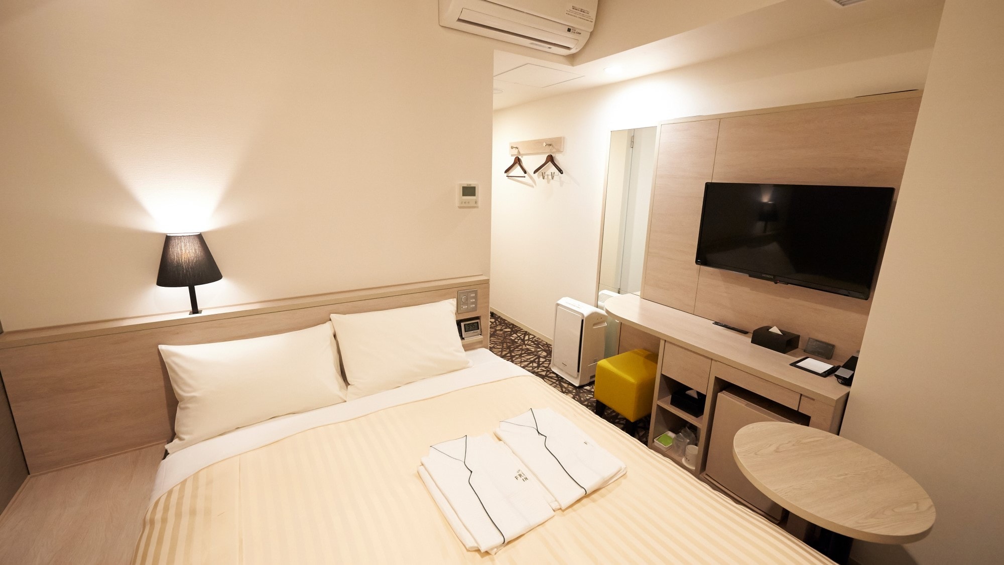 [Comfort Double Room] 12.5㎡ ~ 13.9㎡ / Simmons double bed (width 140cm)