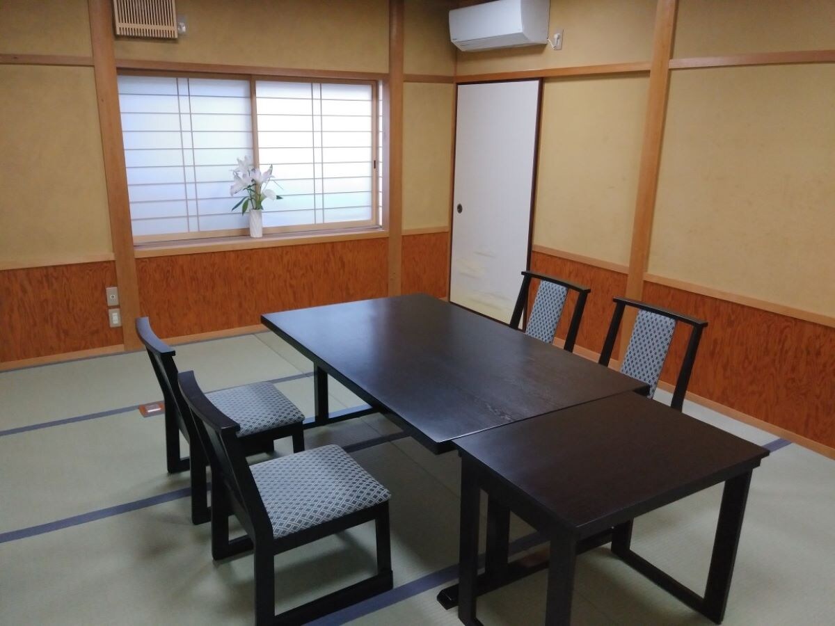 Meals are served in private rooms