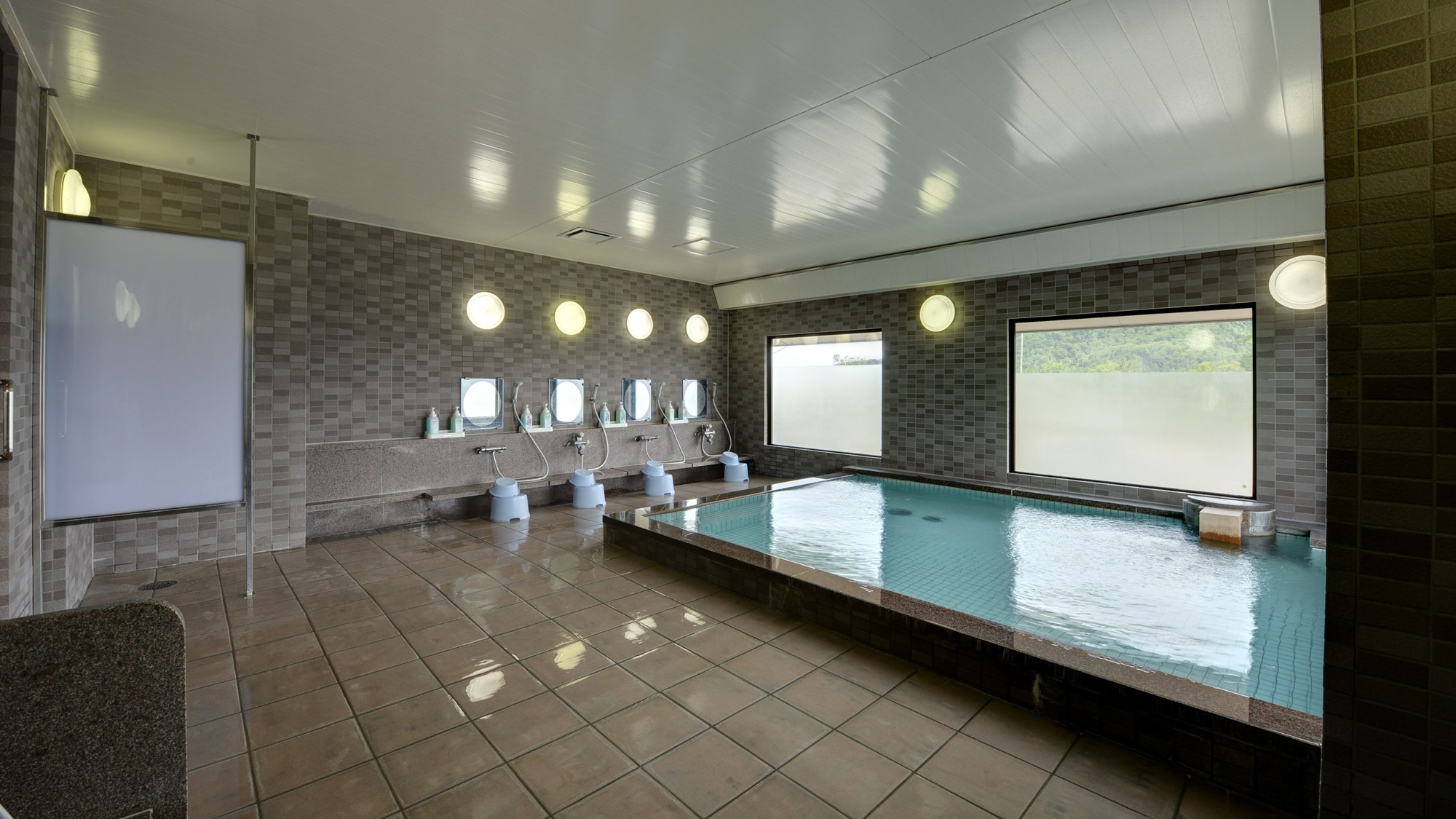 *Men's large bath/Day trip bathing is also available