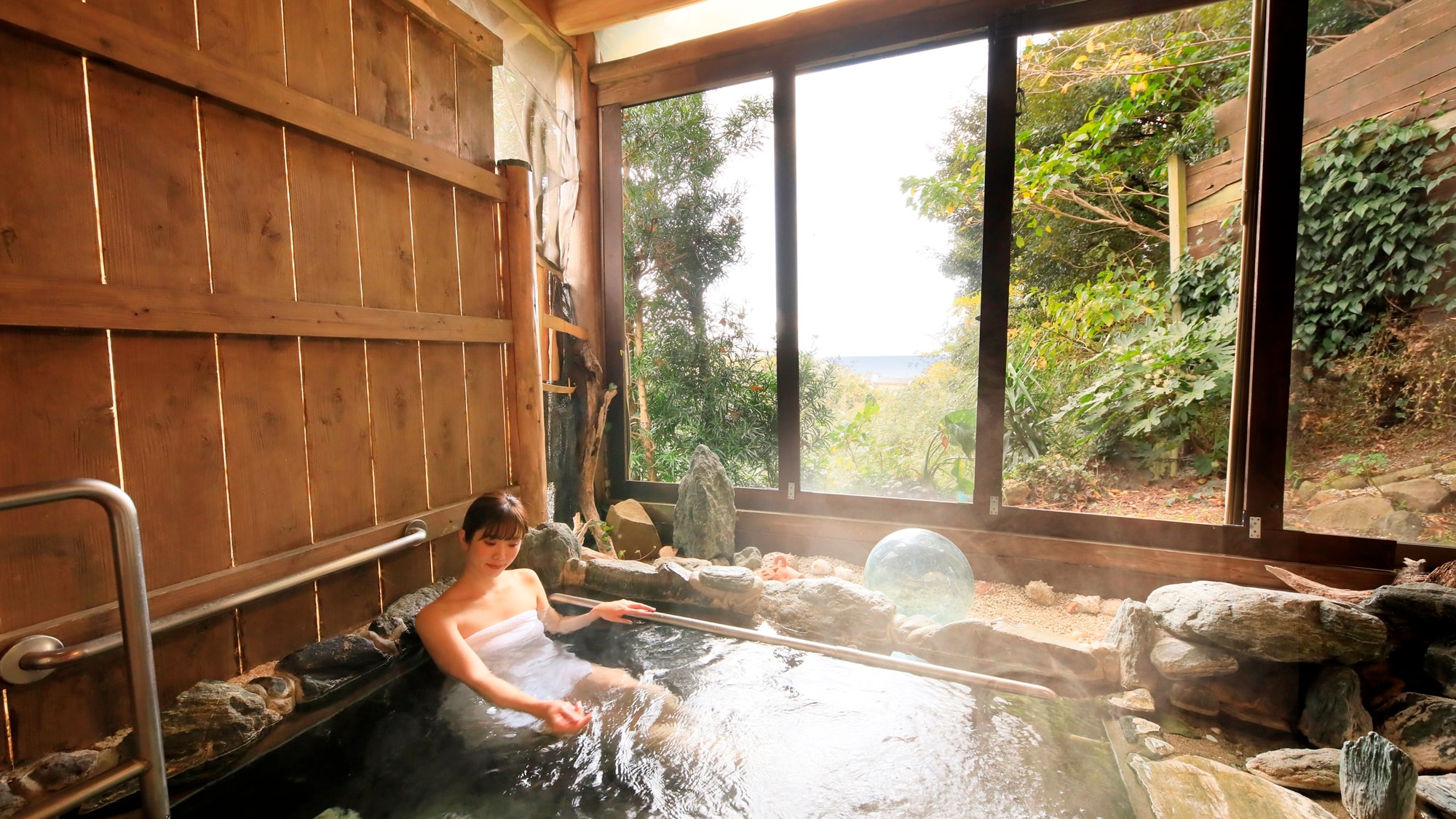 Hot spring | A private open-air bath where you can enjoy water delivered straight from Kawazu Onsen.