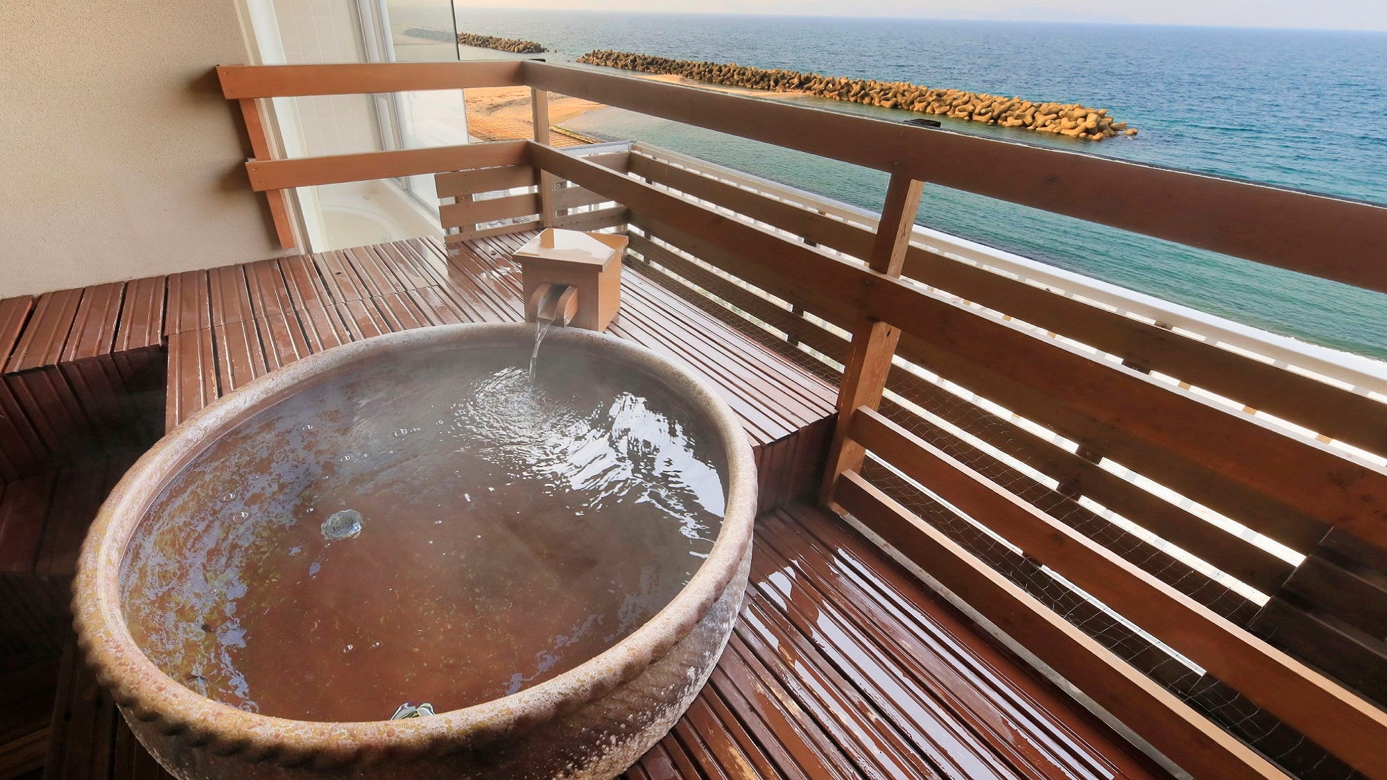 An example of an 8 tatami Japanese-style room with an open-air bath