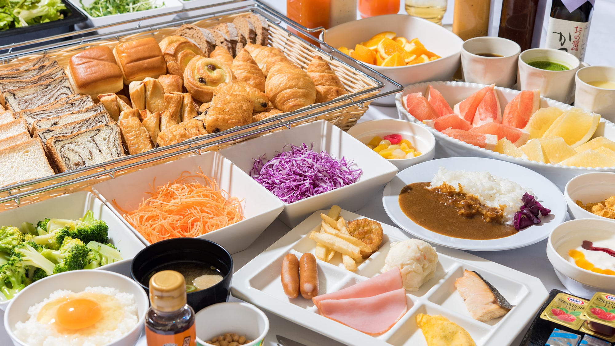 [日式和西式自助早餐]自助餐大約有65種♪我們提供從健康到固體的各種餐點。