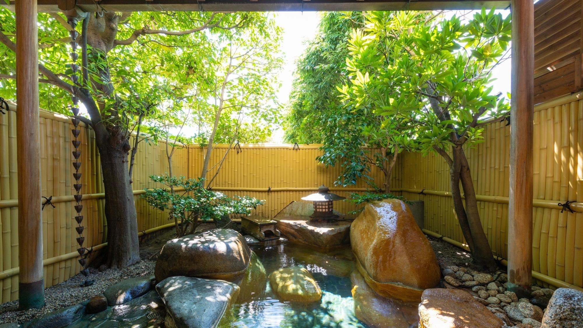 <Special room with private open-air rock bath> Enjoy a luxurious holiday where you can bathe as much as you like, whenever you like.