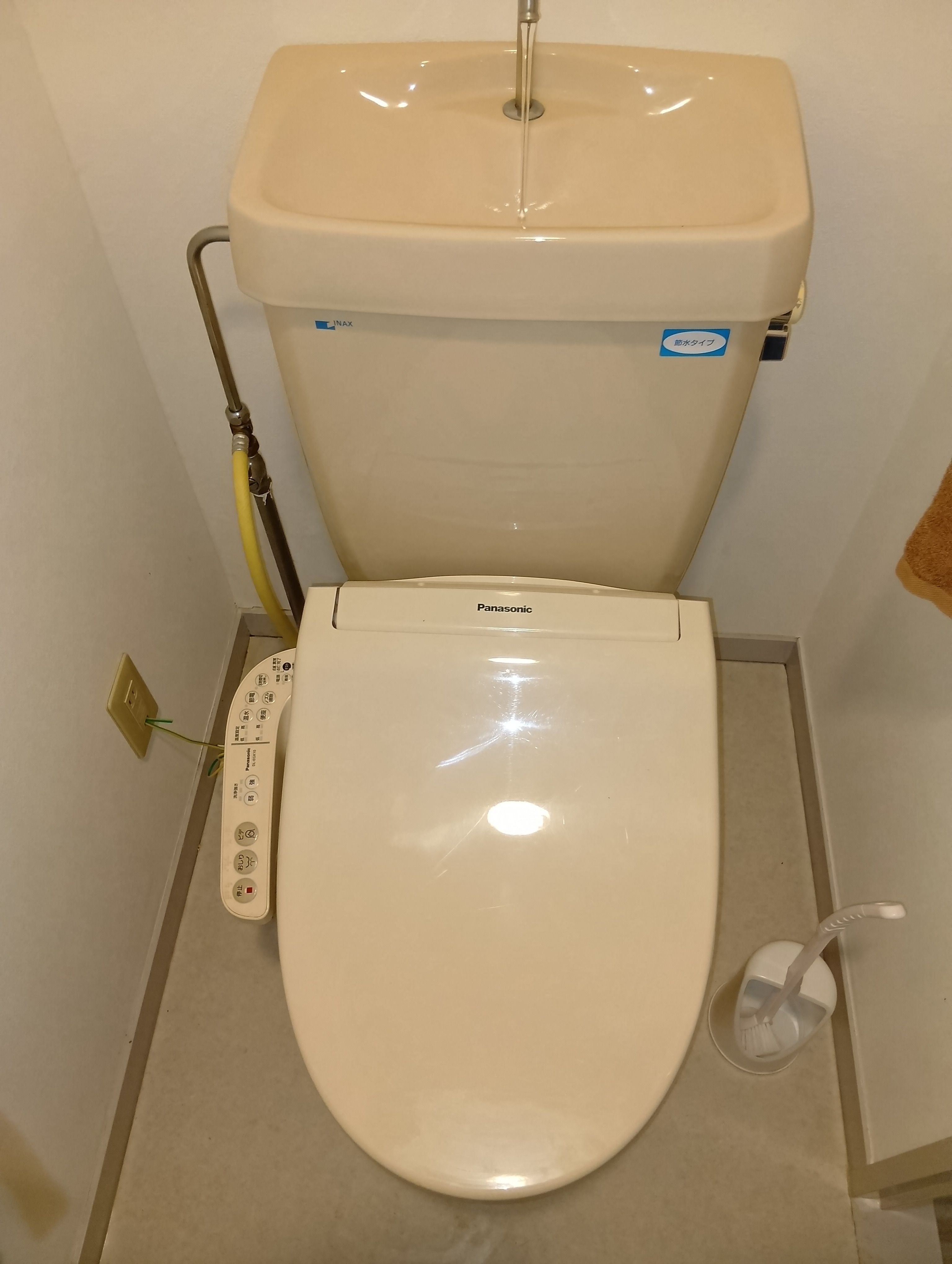 This is the toilet.