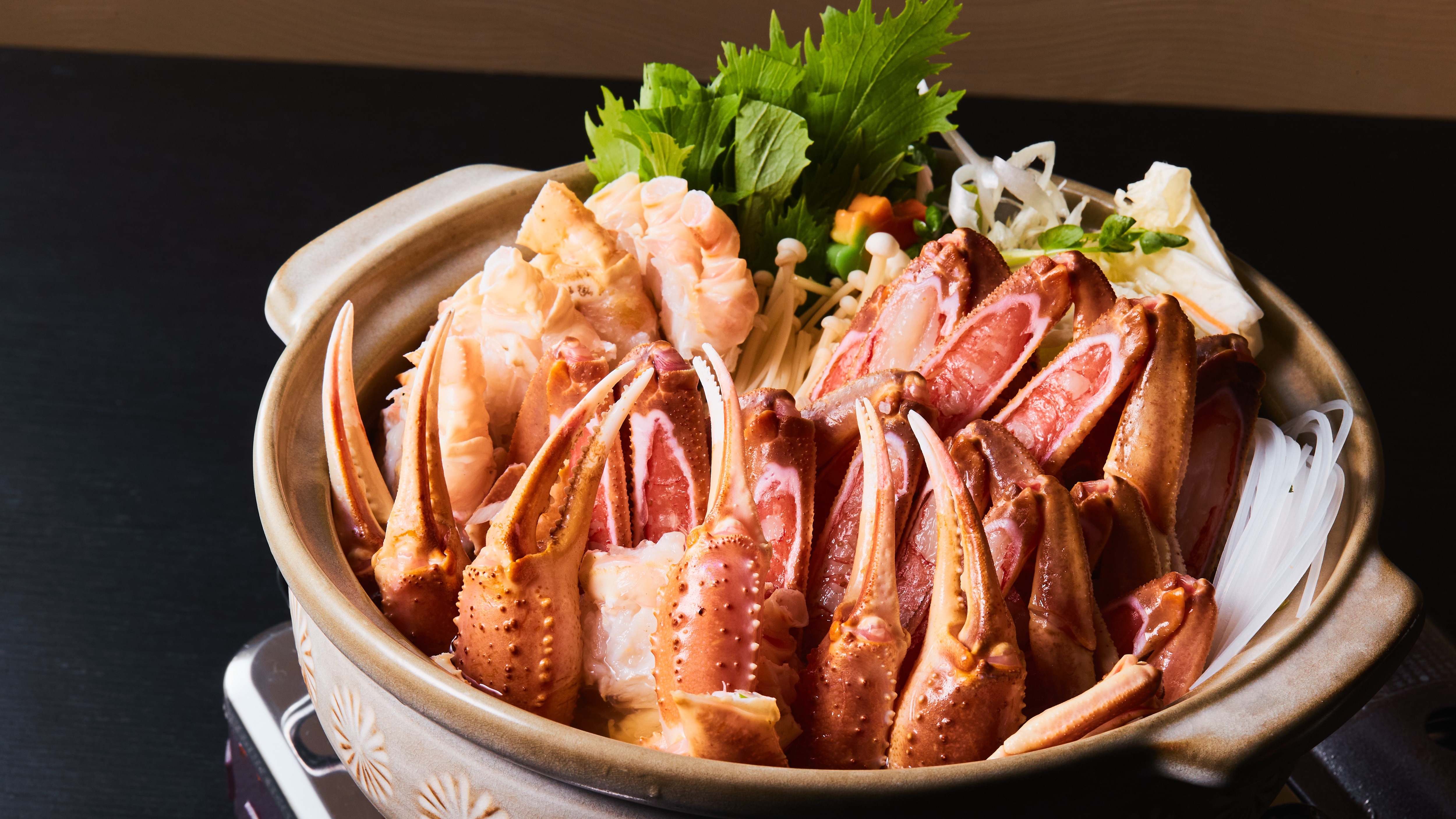 蟹肉火鍋,滿滿的都是蟹的鮮美。還請品嚐廚師特選的肉湯。