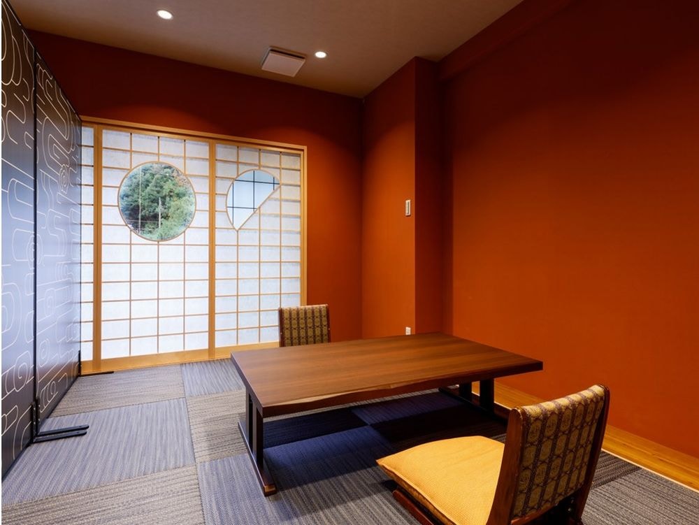 A private dining room called "Tsuki no Michikake" was opened at Hanajizoan on November 15, 2012.