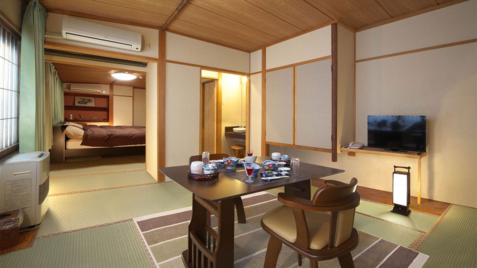 Japanese-style room with 15 tatami mats and twin beds (Special room)