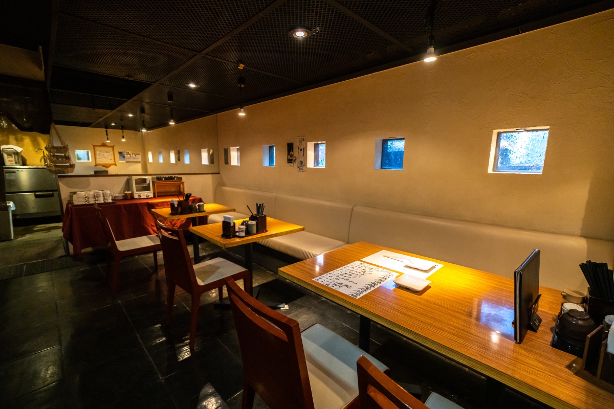 Papan nama restoran ②