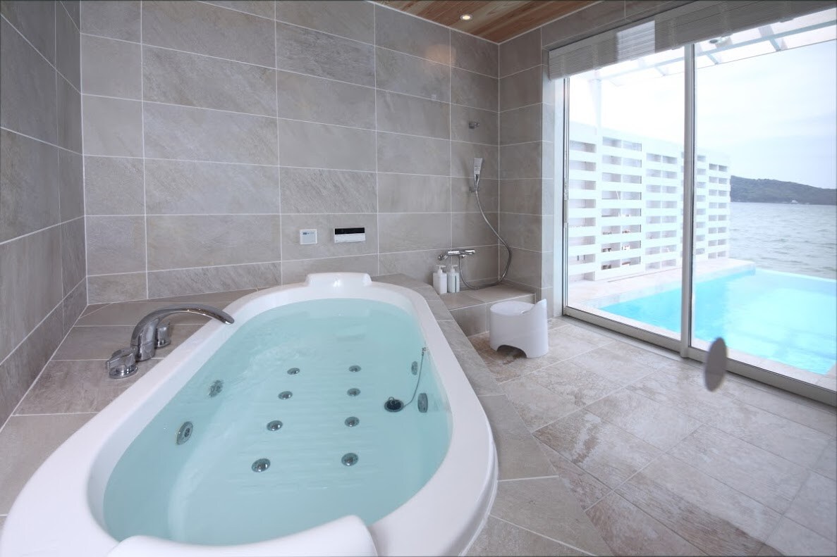 Jacuzzi dengan pemandangan Amanohashidate