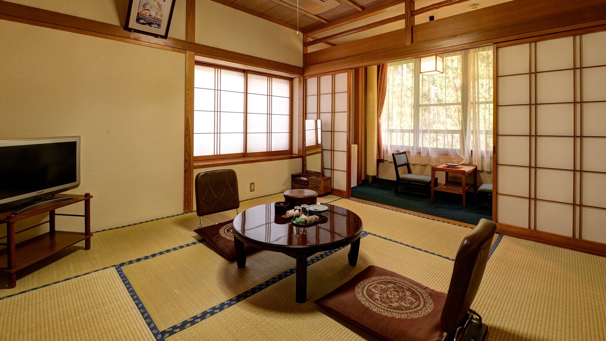 * [Example of guest room (Japanese-style room 8 tatami mats)] Please relax slowly.