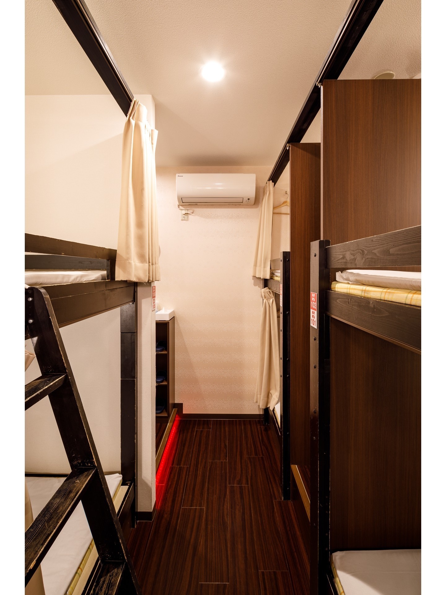 Private room for 6 people
