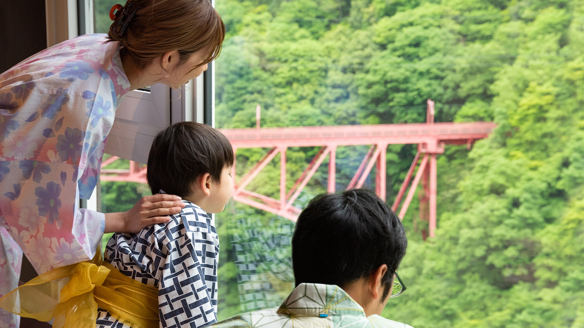 [住宿圖] 從客房出發沿著山彥橋行駛的黑部京國鐵道（依房間有所不同）