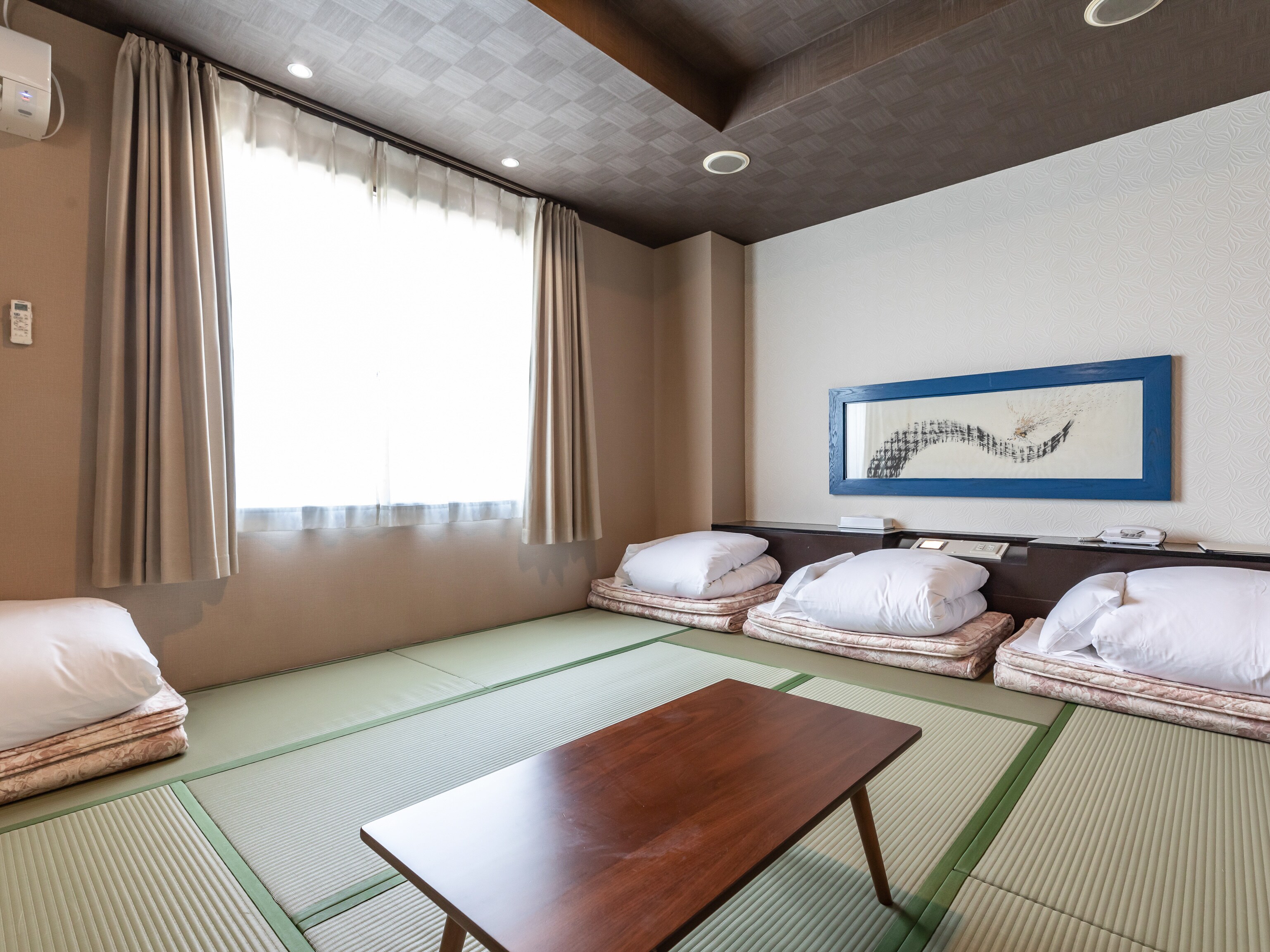 Japanese-style room for 1 to 4 people