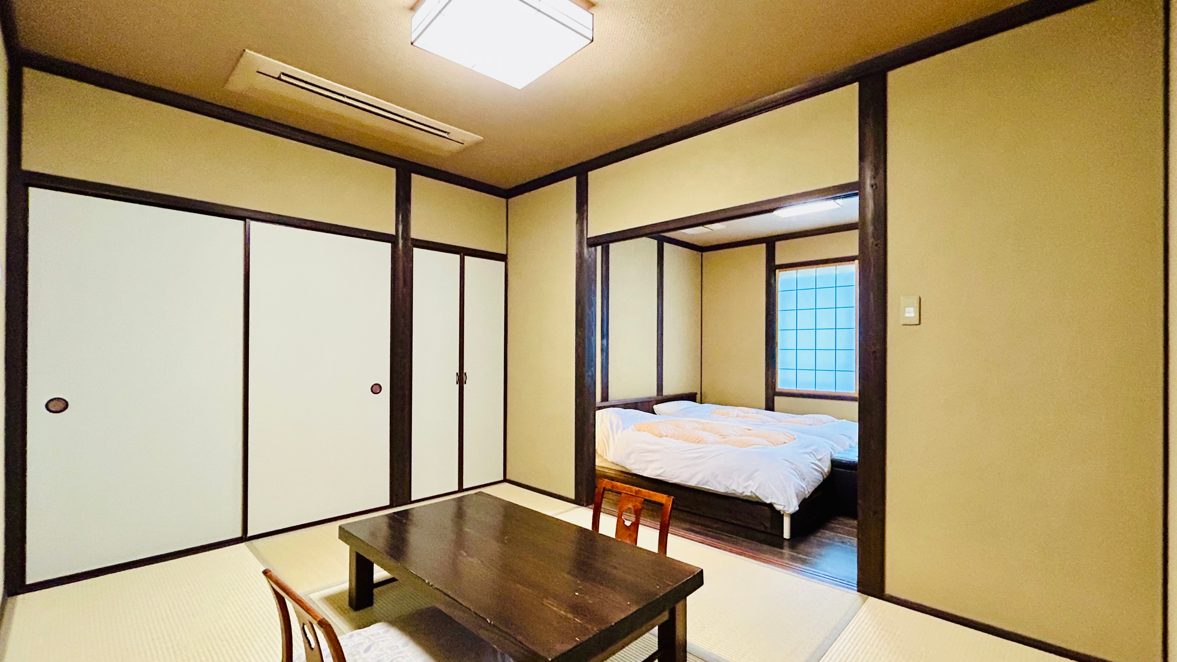 [Hamamoe] Relax in a comfortable bed and living room♪ Japanese modern room (non-smoking). A TV is installed in the bedroom.